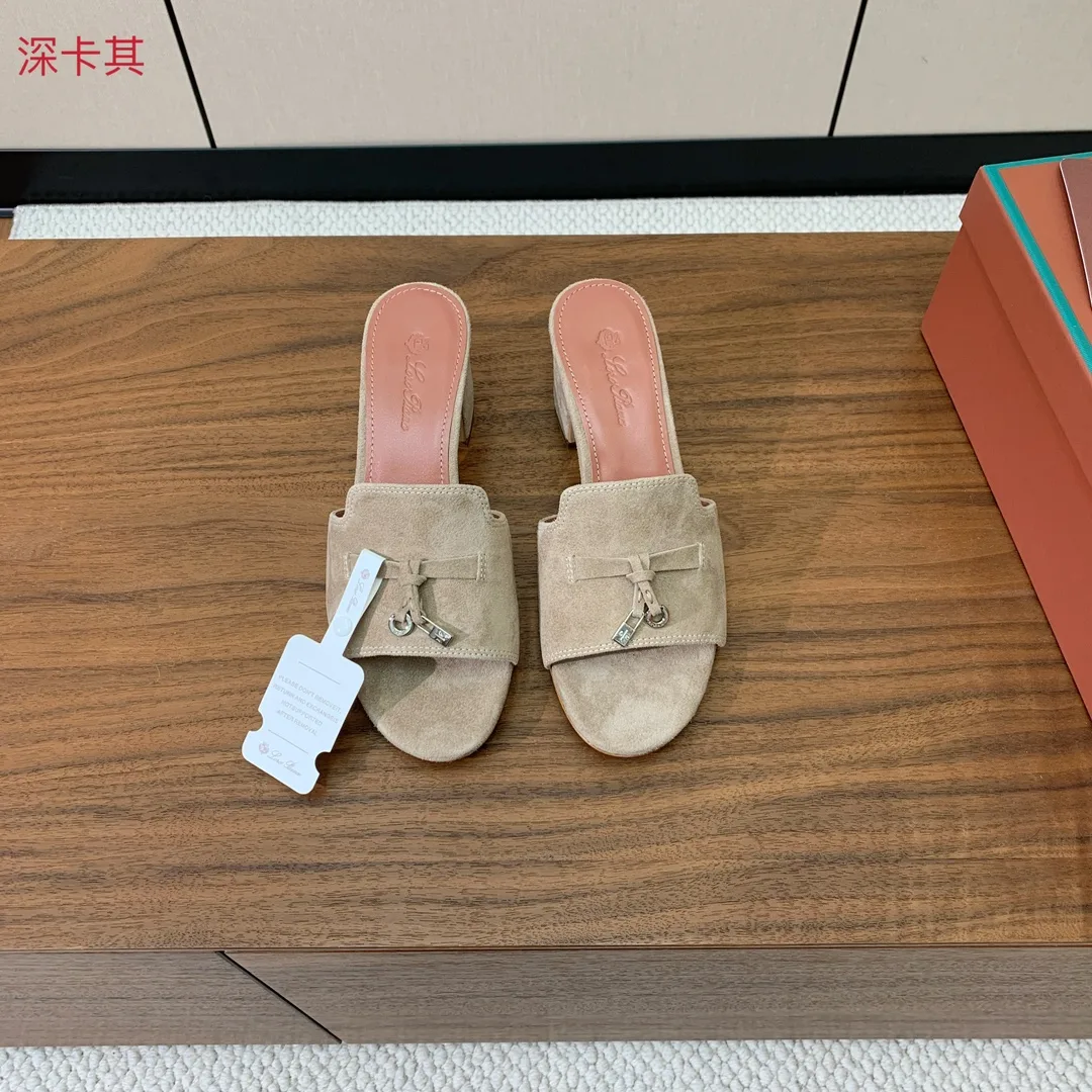 Trendsetting Loro Piana Slippers 6483