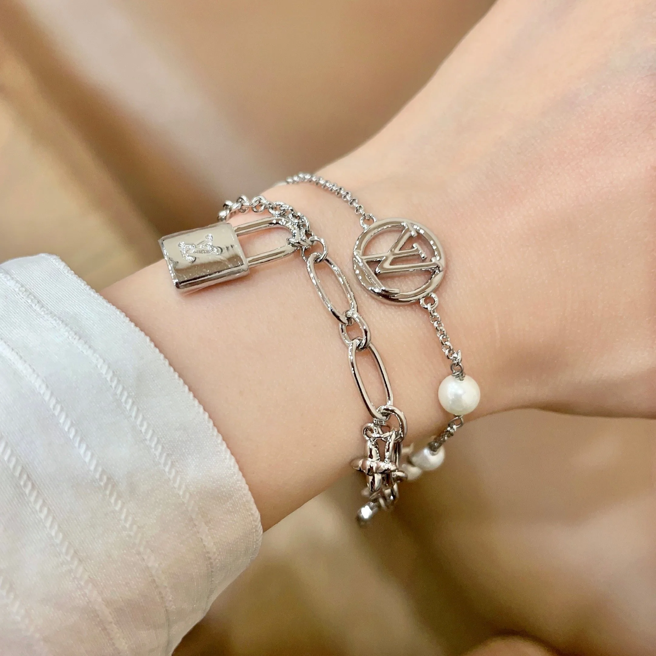 Louis Vuitton Bracelet Versatile 77