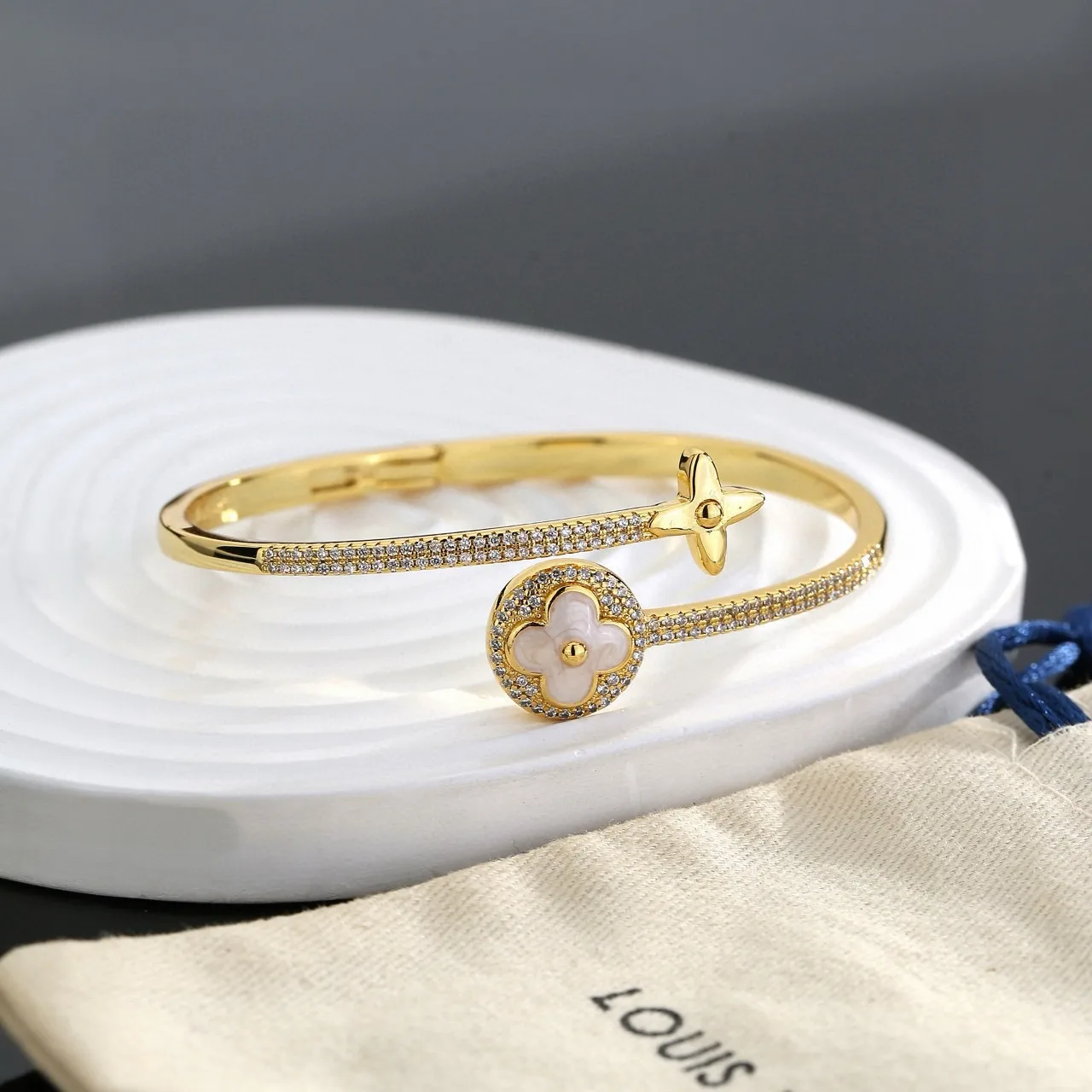 HighQuality Louis Vuitton Bracelet 81
