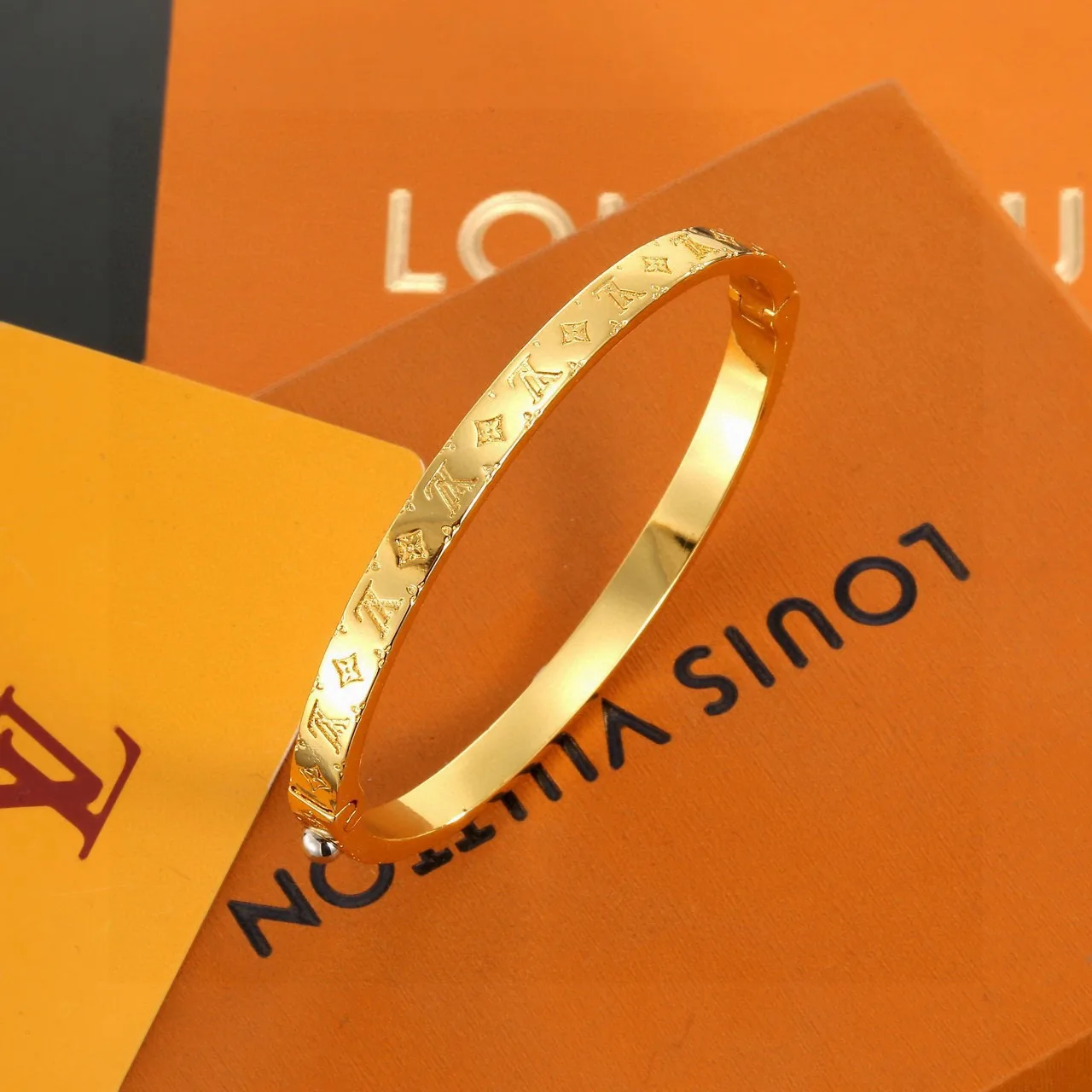 Chic Louis Vuitton Bracelet 117
