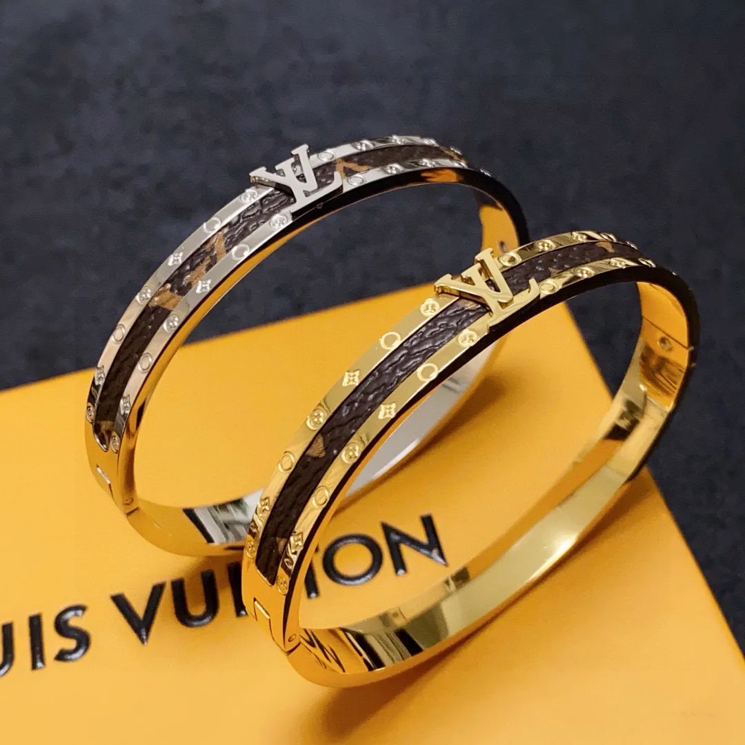 Snug Louis Vuitton Bracelet 100