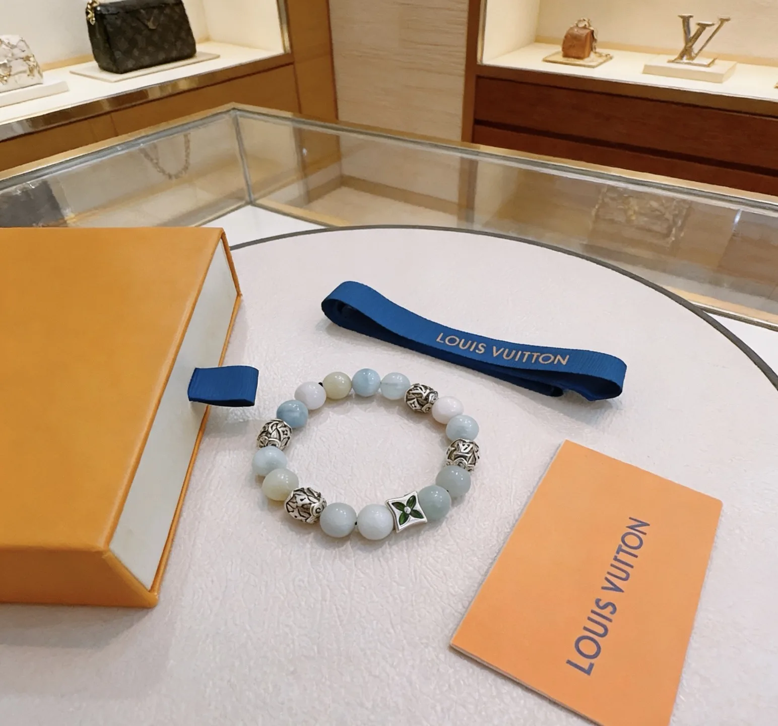 ModernLook Louis Vuitton Bracelet 83