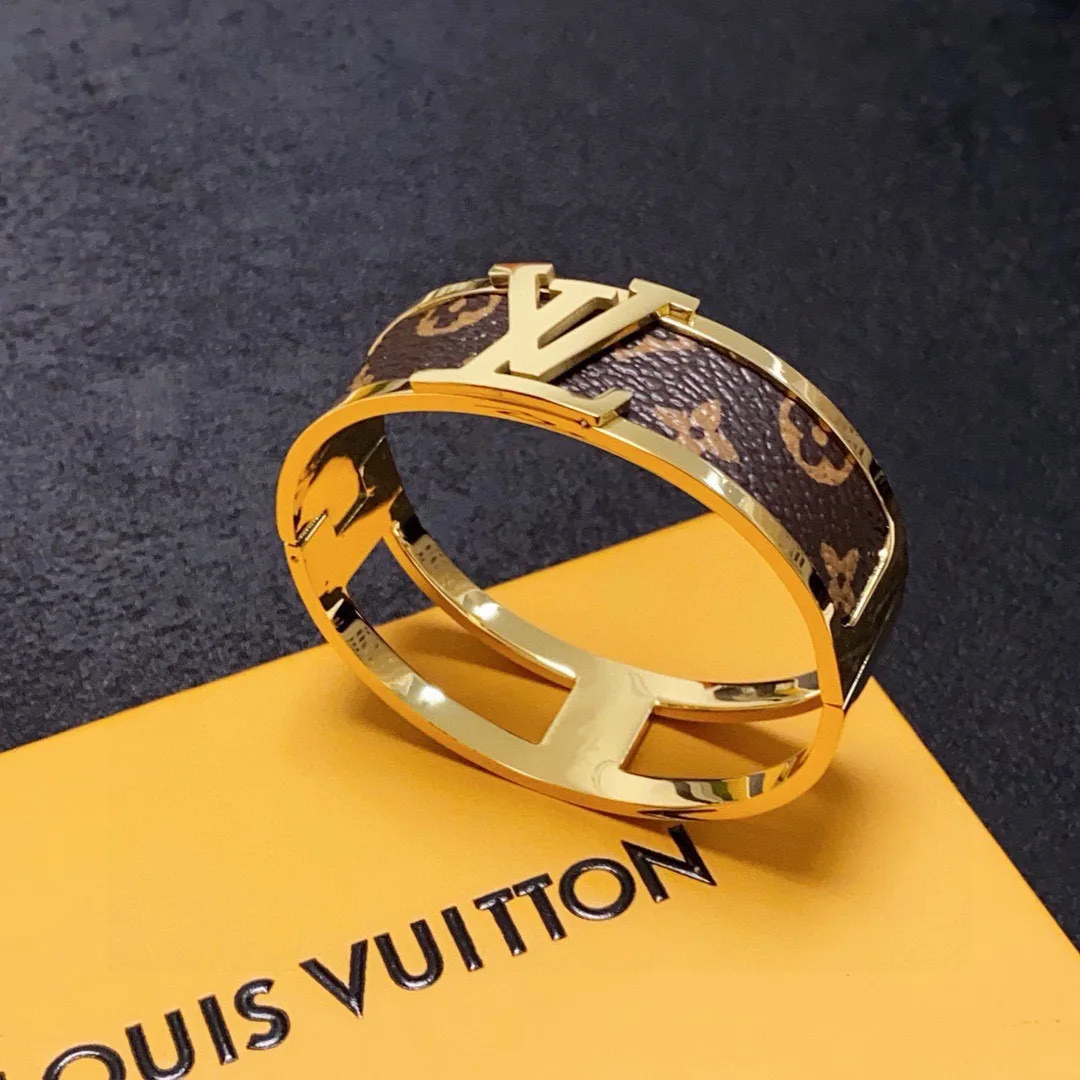 Lightweight Louis Vuitton Bracelet 125
