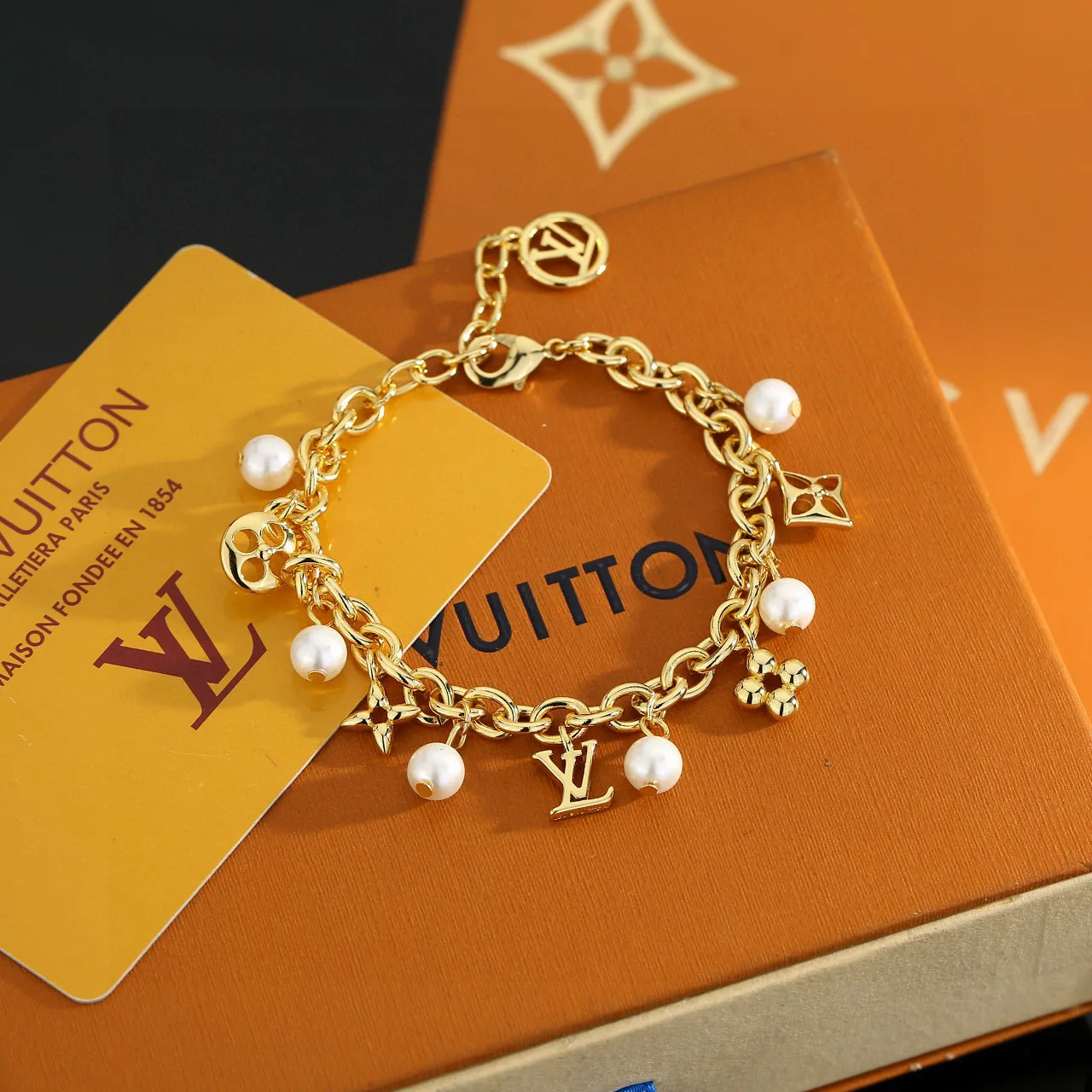 RelaxedFit Louis Vuitton Bracelet 72