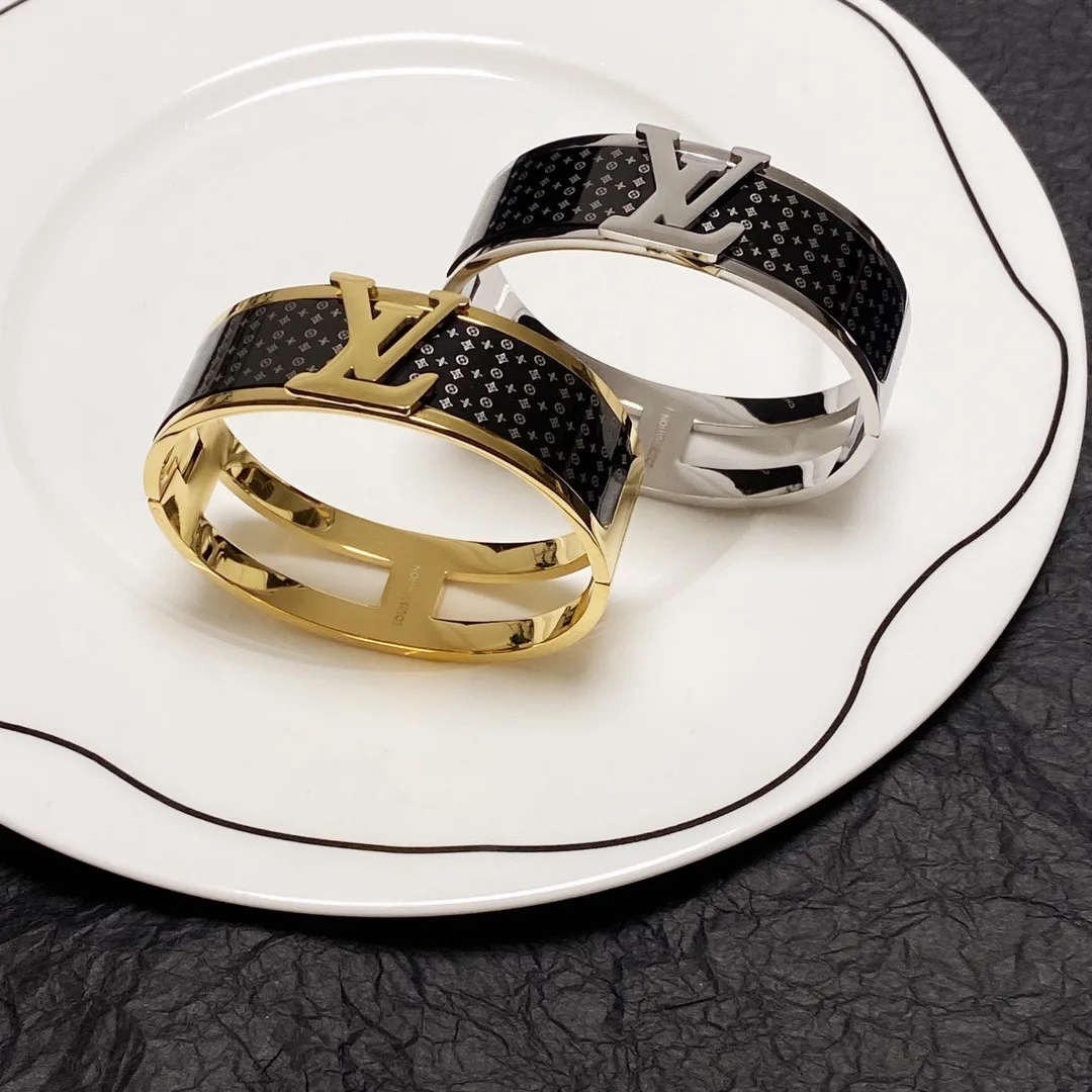 Elegant Louis Vuitton Bracelet 80