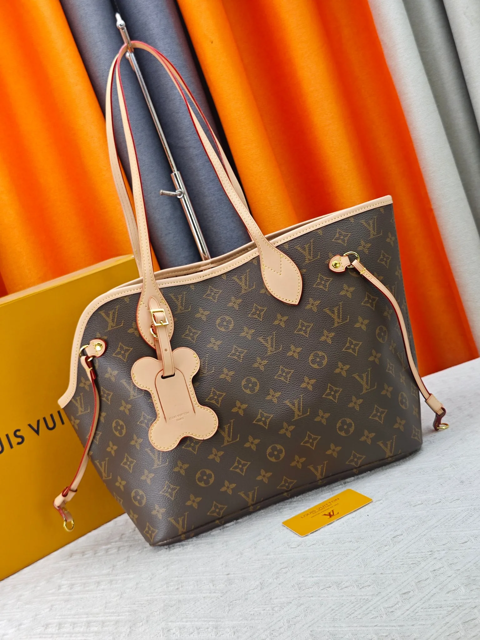 Louis Vuitton Clutch Contemporary 201