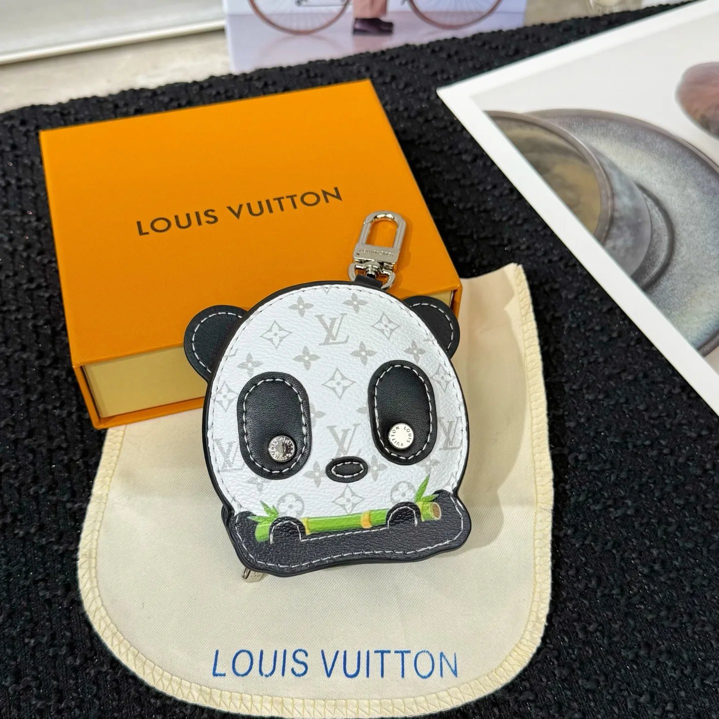 MultiPurpose Louis Vuitton Clutch 200