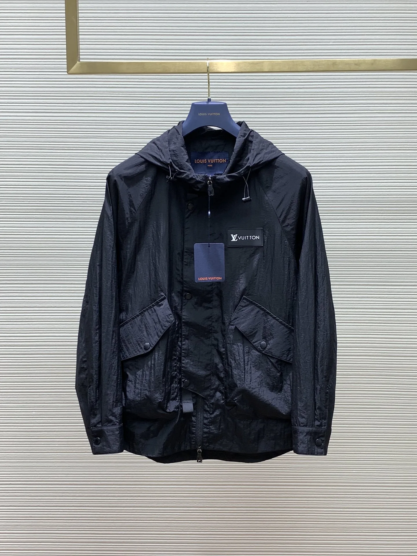 Neat Louis Vuitton Coat 210