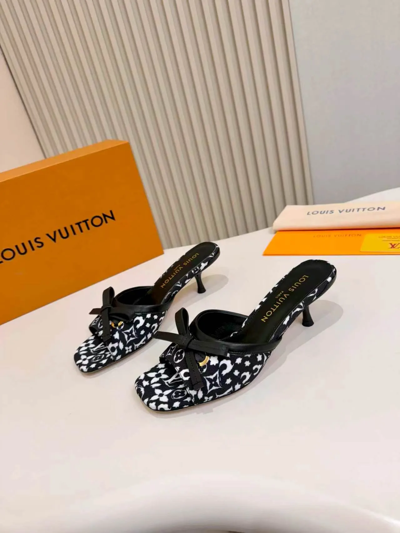Louis Vuitton Dress Comfortable 224