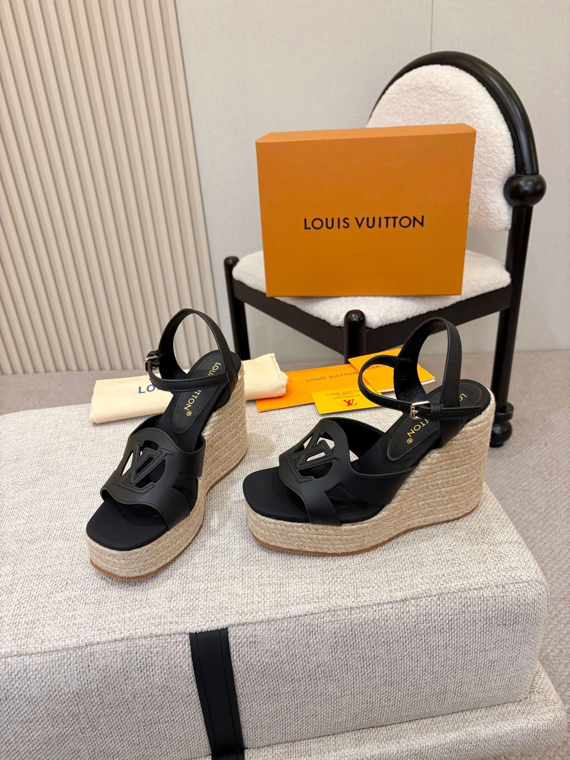 Louis Vuitton Dress Minimalist 226