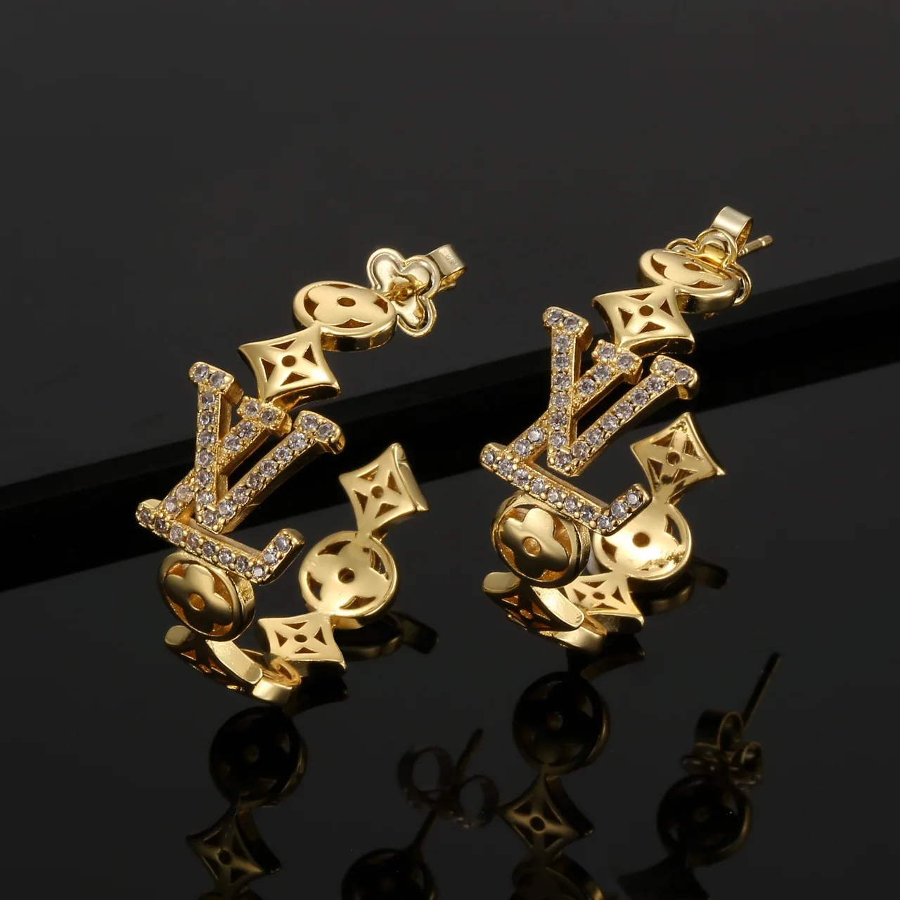 Louis Vuitton Earrings Minimalist 244