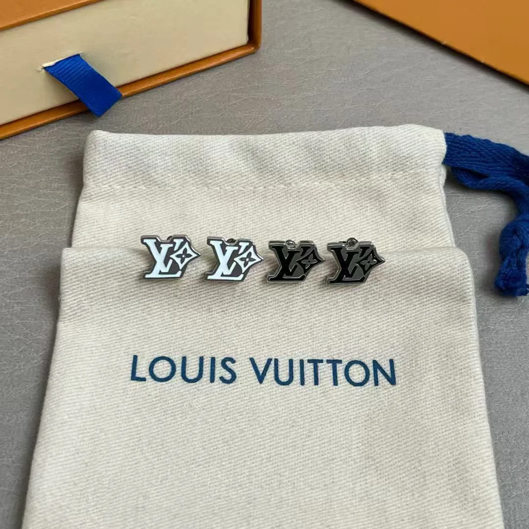 Trendsetting Louis Vuitton Earrings 241