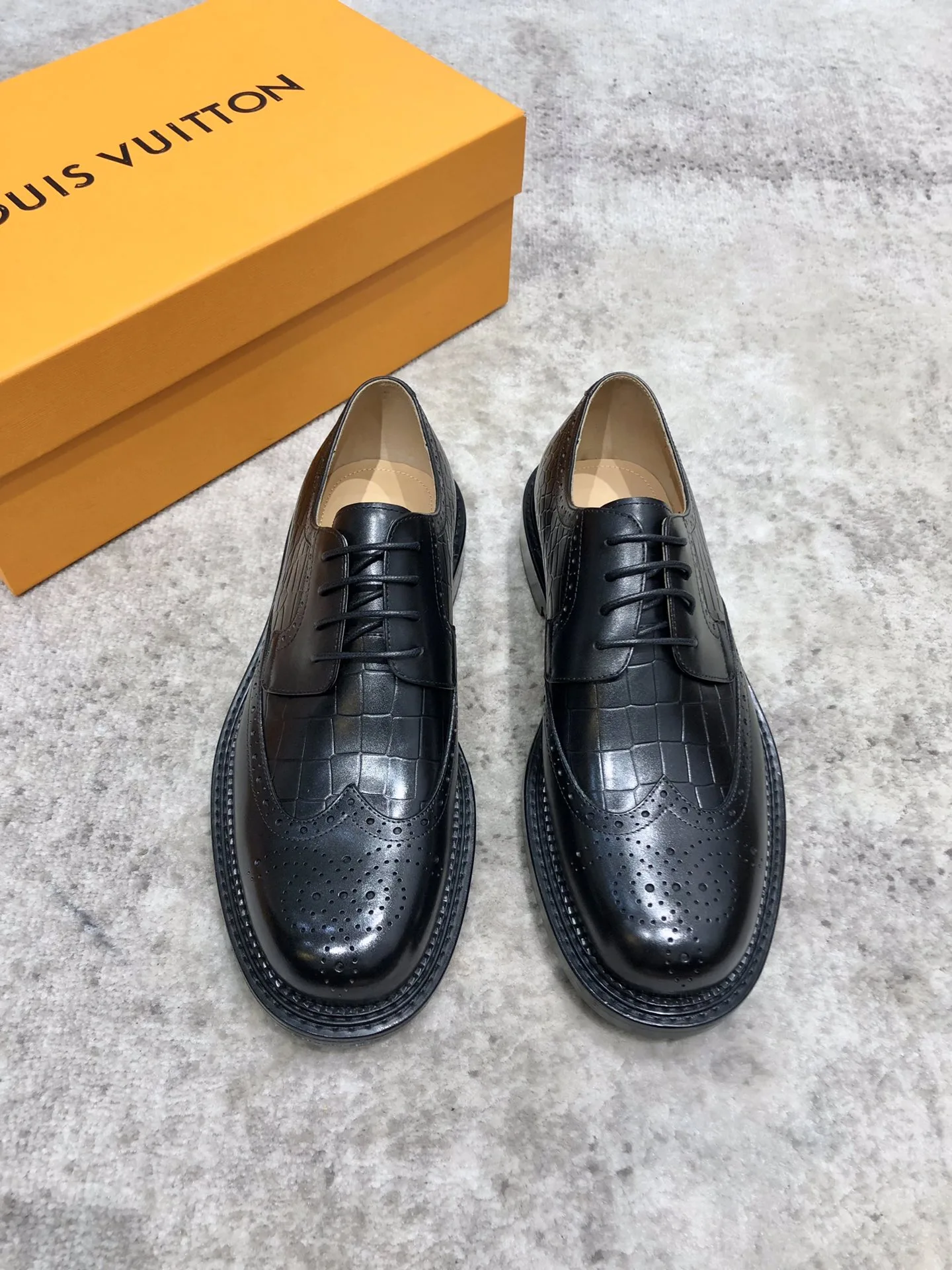 Louis Vuitton Formal Wear Sleek 1258