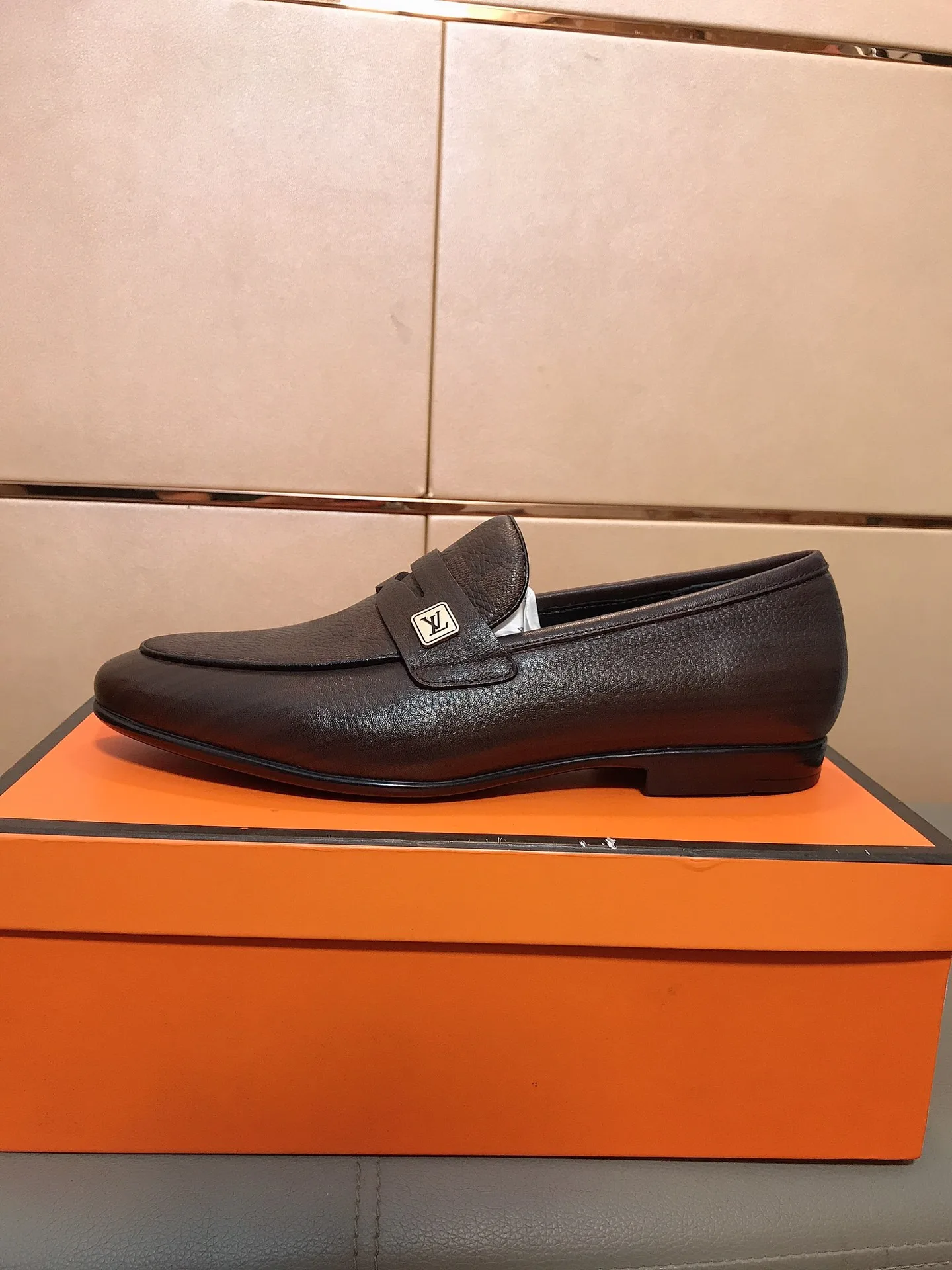 Trendsetting Louis Vuitton Formal Wear 1273