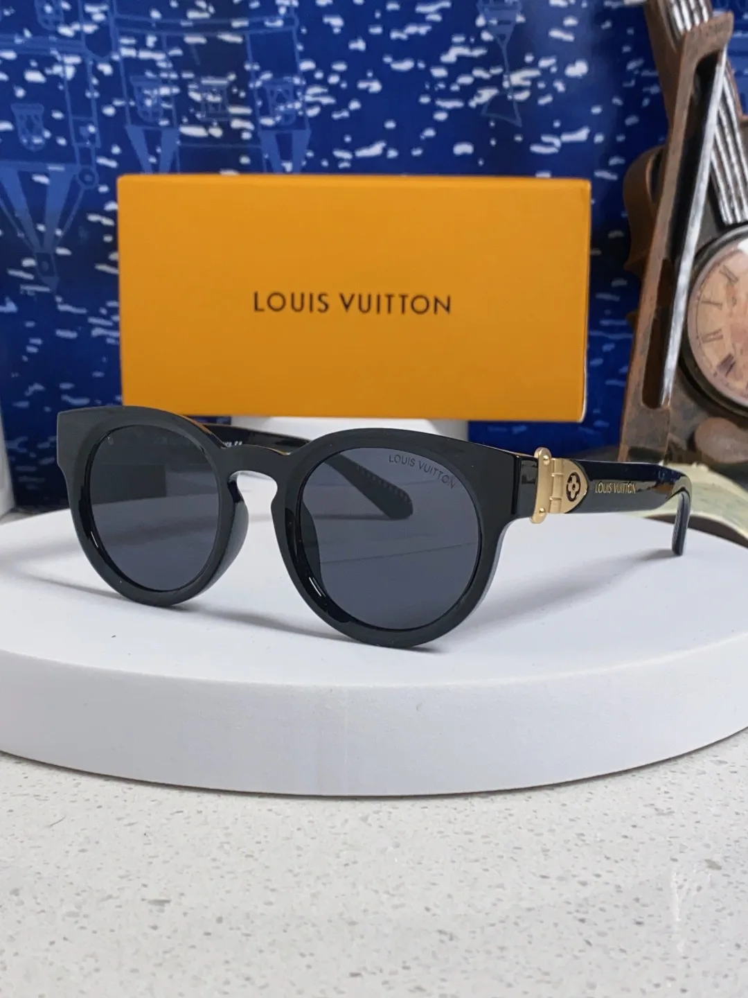 Louis Vuitton Glasses Modern 281