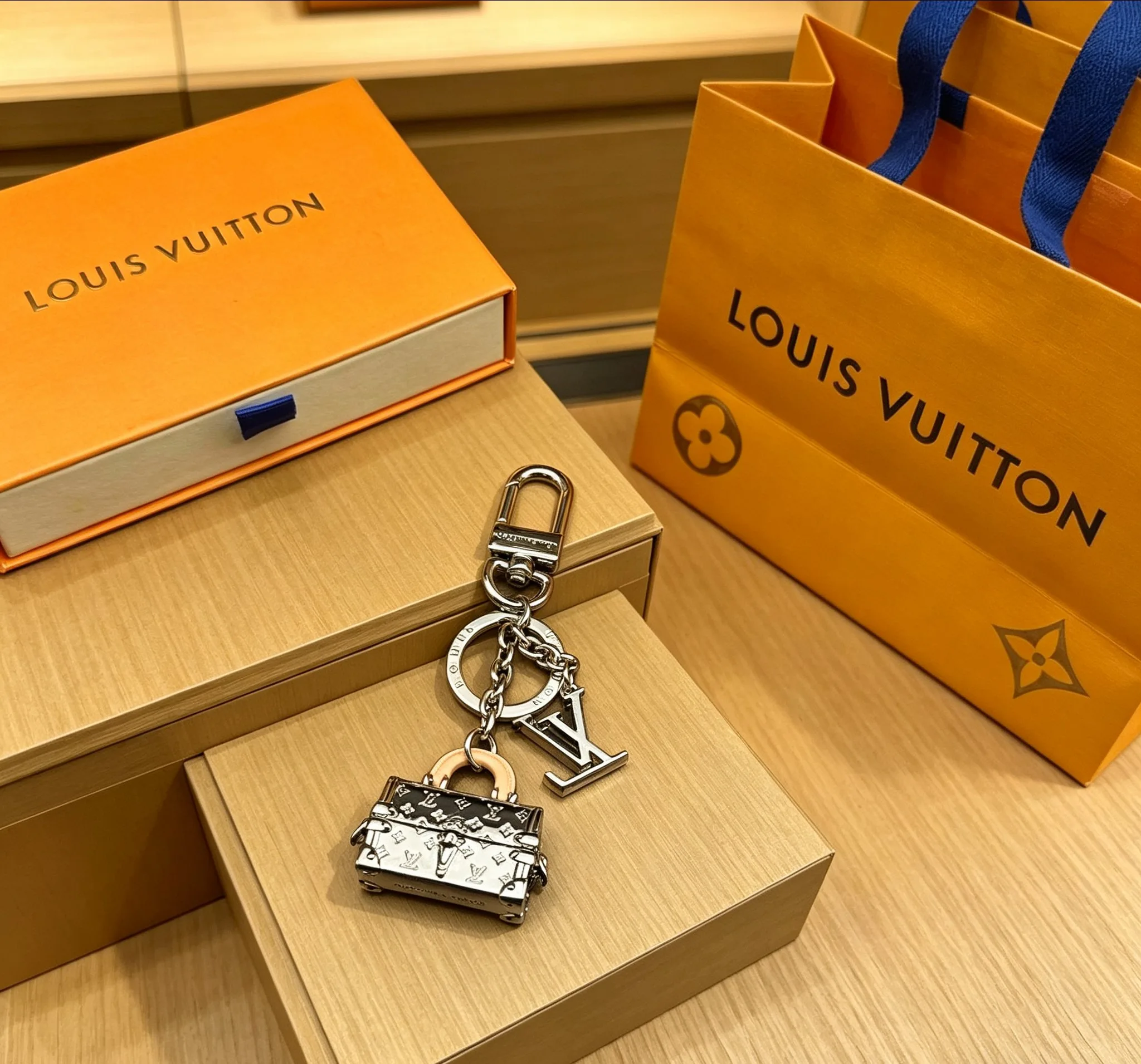 TopPick Louis Vuitton Handbag 293