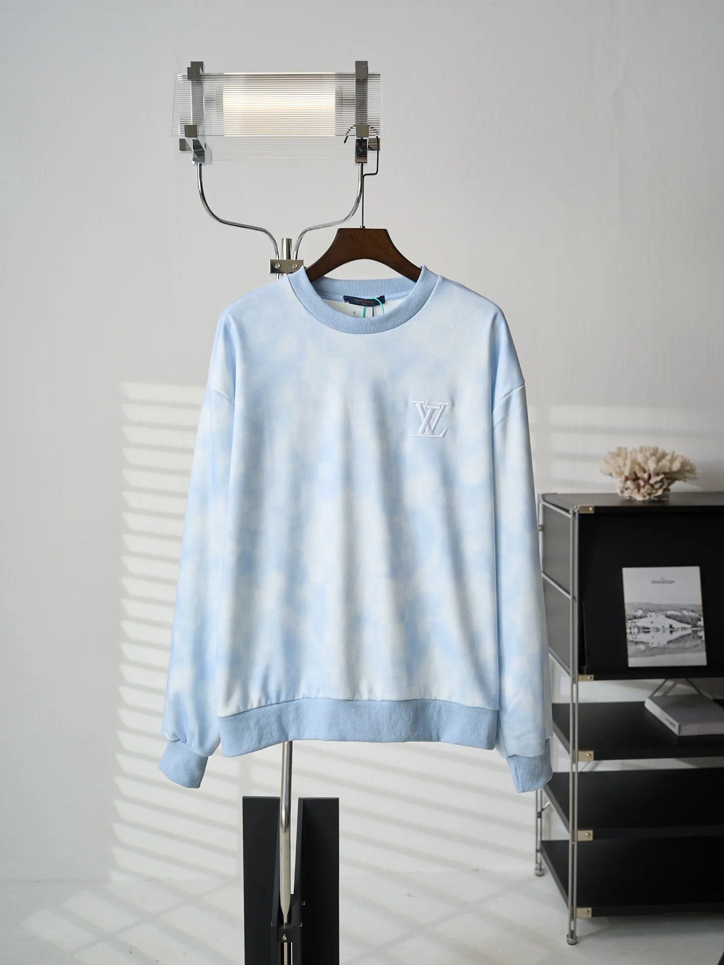 Stretchable Louis Vuitton Hoodie 301
