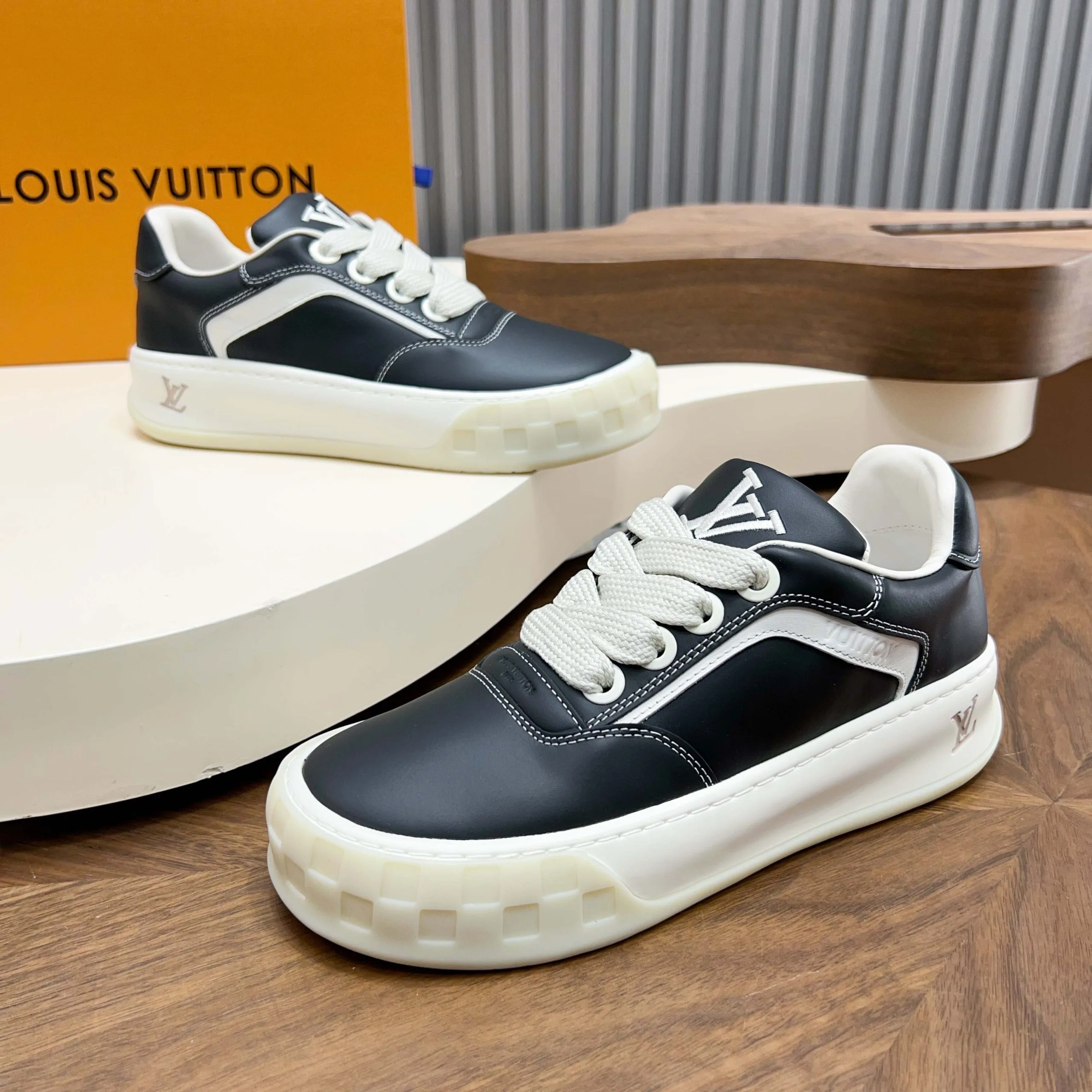 Minimalist Louis Vuitton Jeans 1284