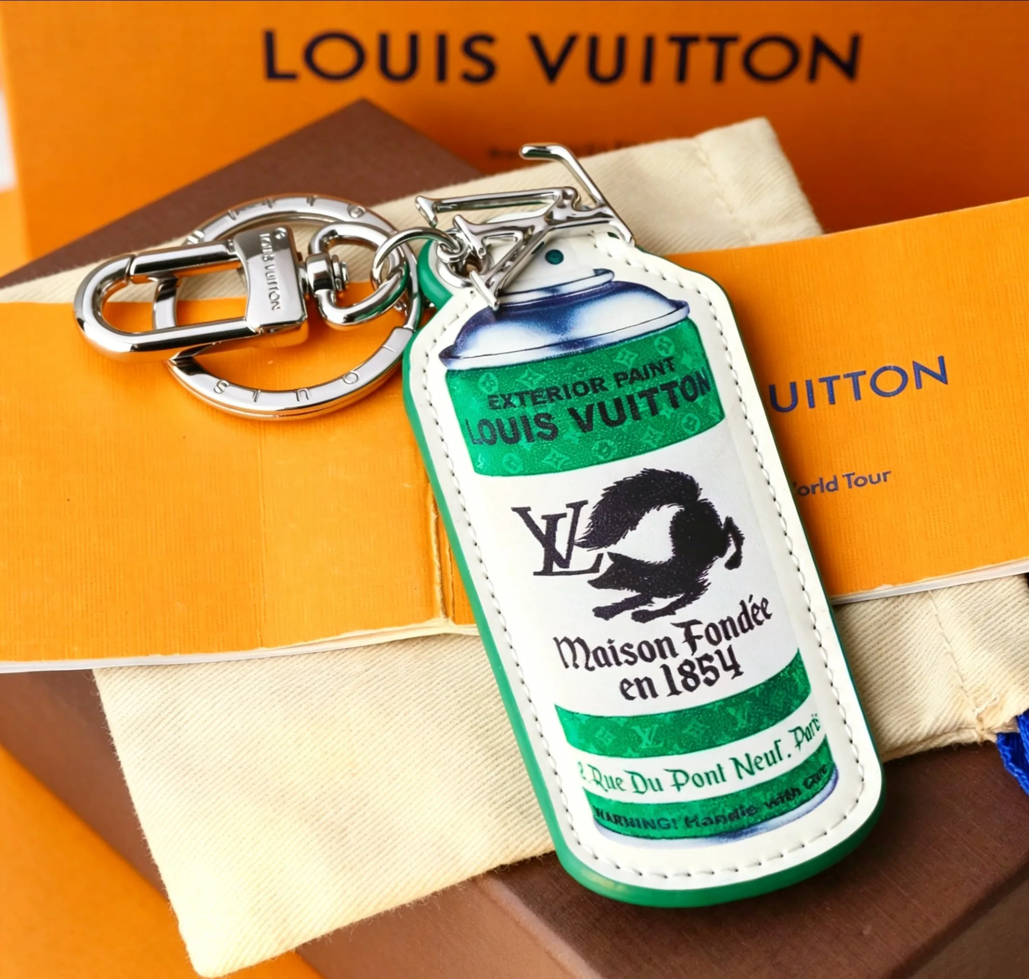 Louis Vuitton Keychain Durable 374