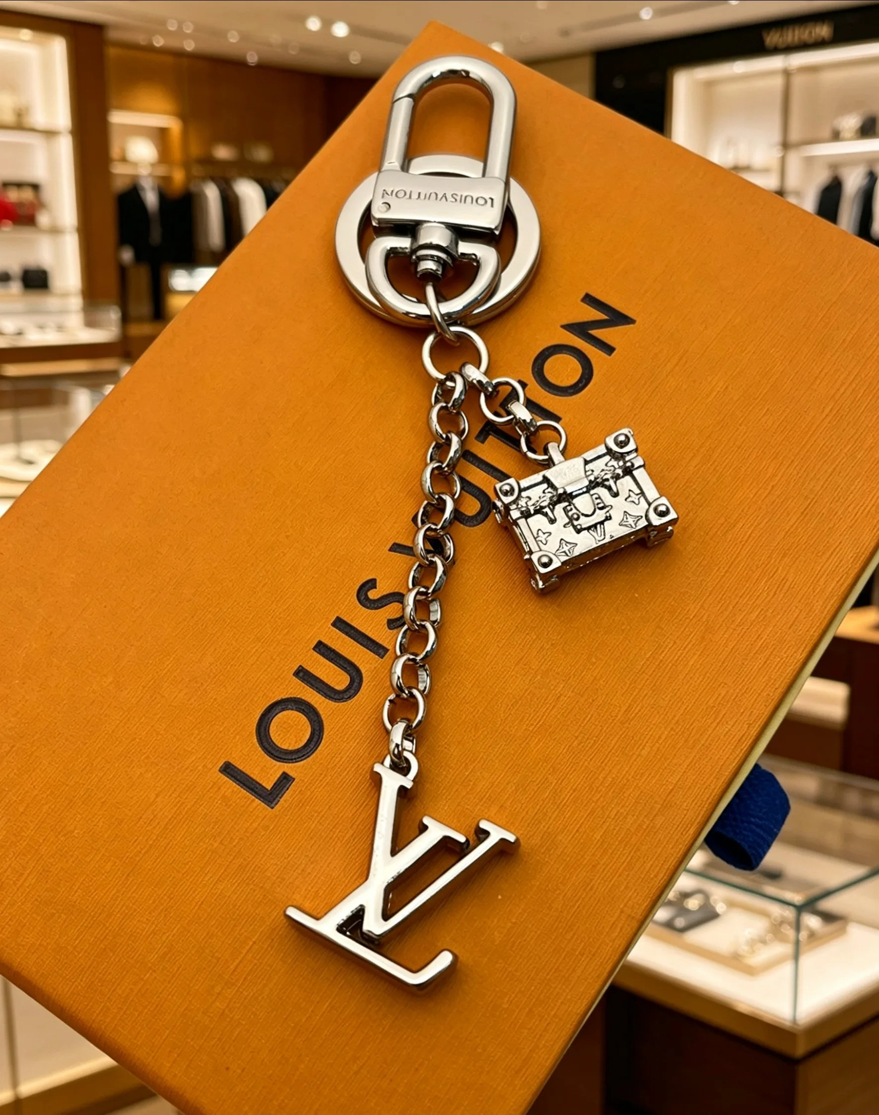 Louis Vuitton Keychain Contemporary 348