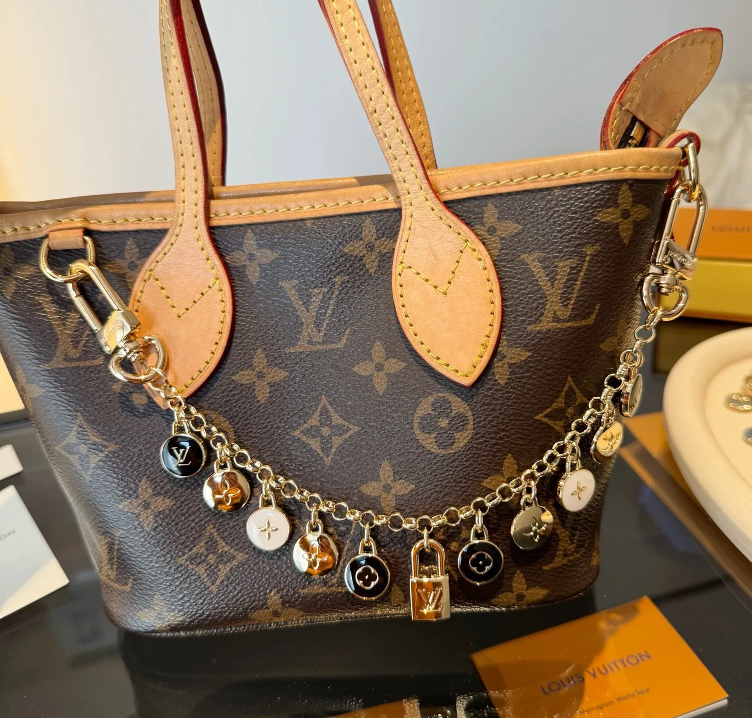 FreshLook Louis Vuitton Keychain 385