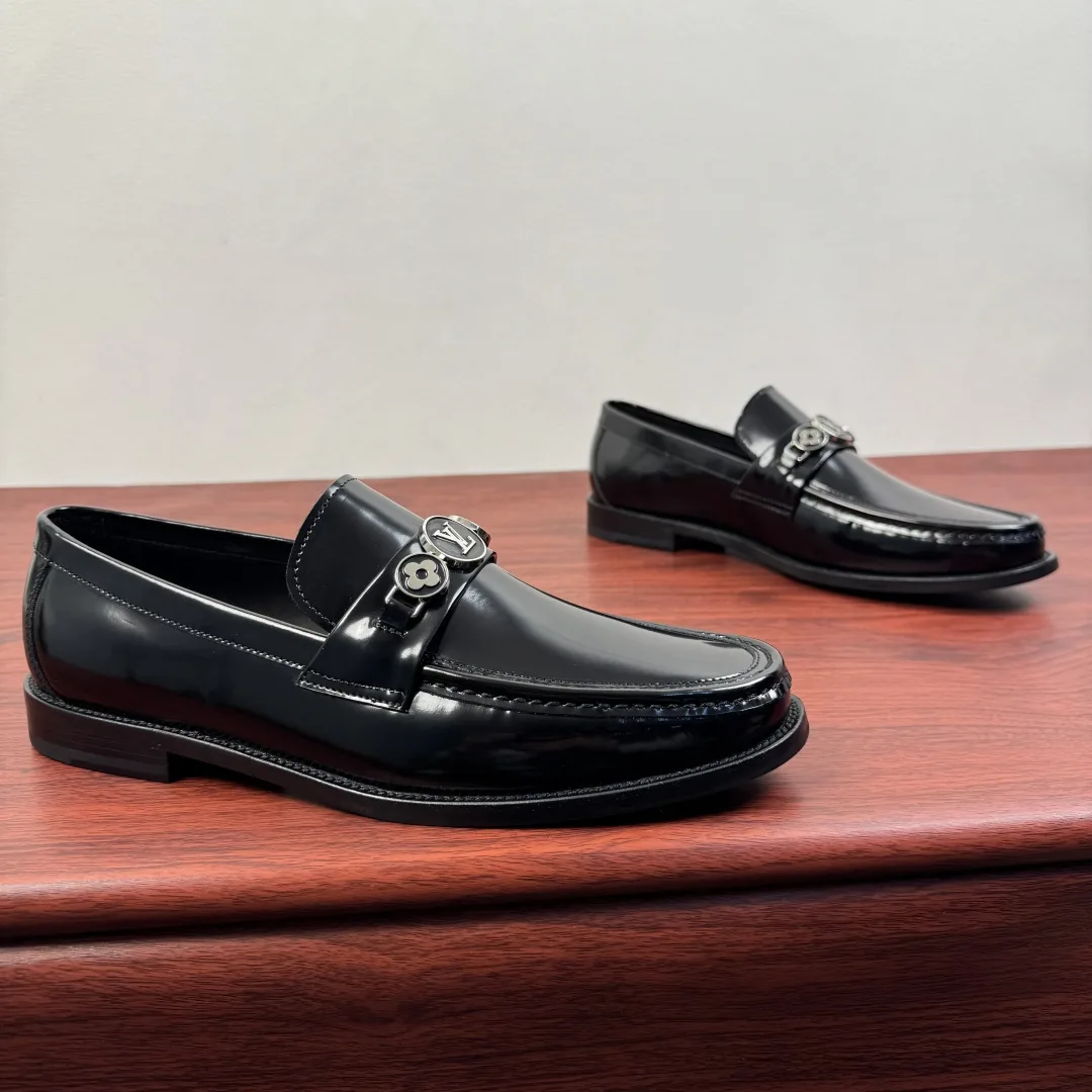 Flexible Louis Vuitton Leather Shoes 483