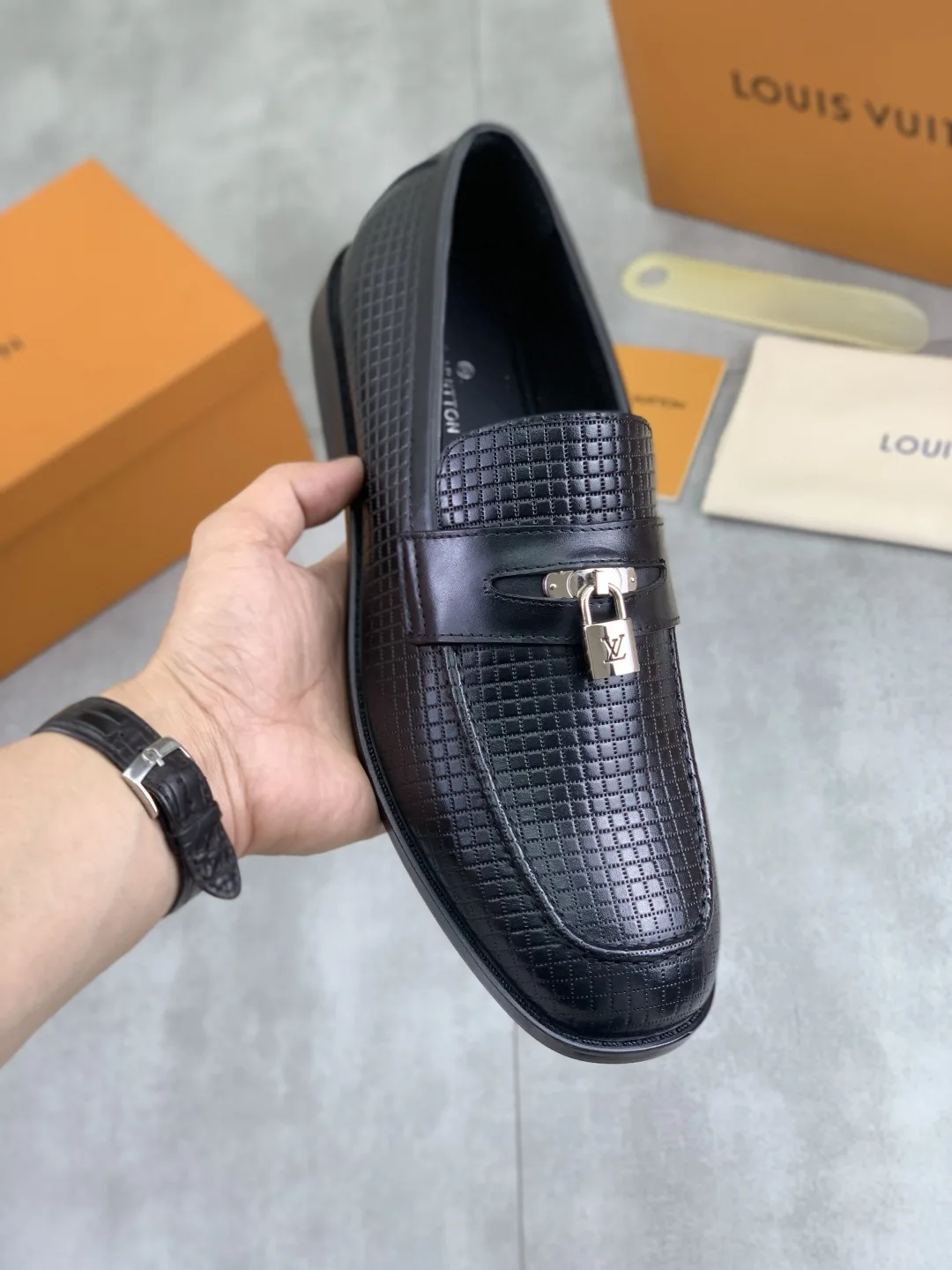 TimelessDesign Louis Vuitton Leather Shoes 394