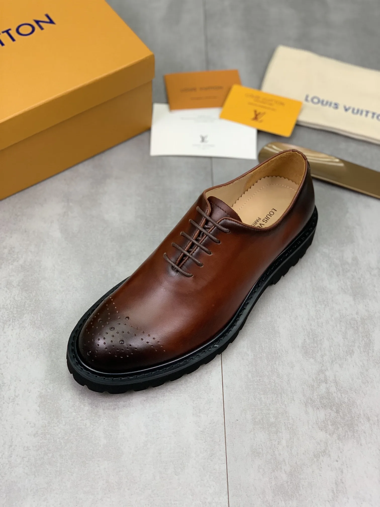 Louis Vuitton Leather Shoes Durable 450