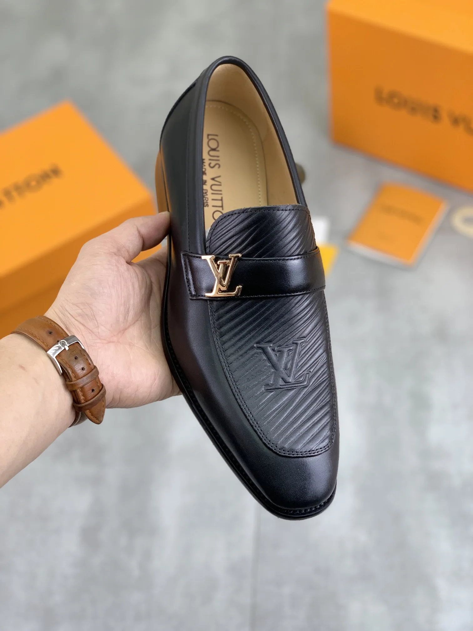 Sporty Louis Vuitton Leather Shoes 412