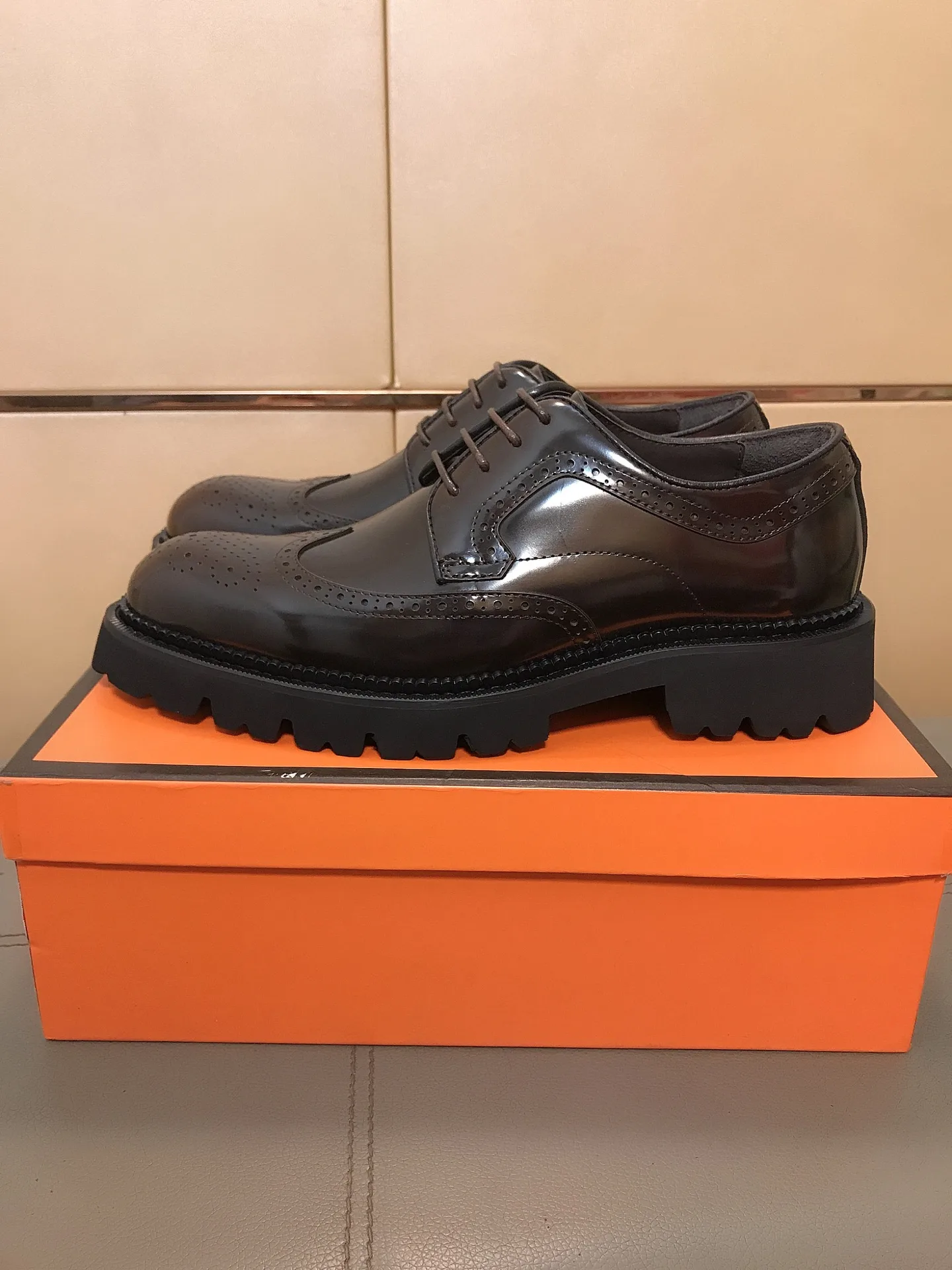 Louis Vuitton Leather Shoes UrbanChic 453