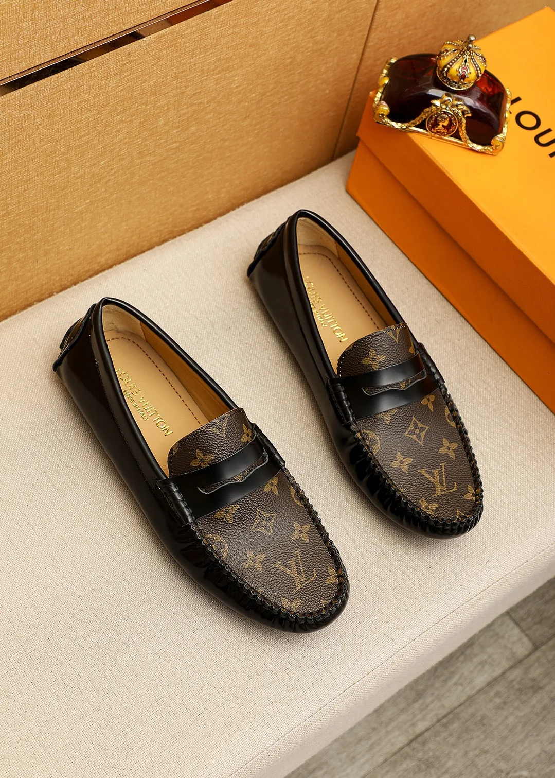WaterResistant Louis Vuitton Leather Shoes 414