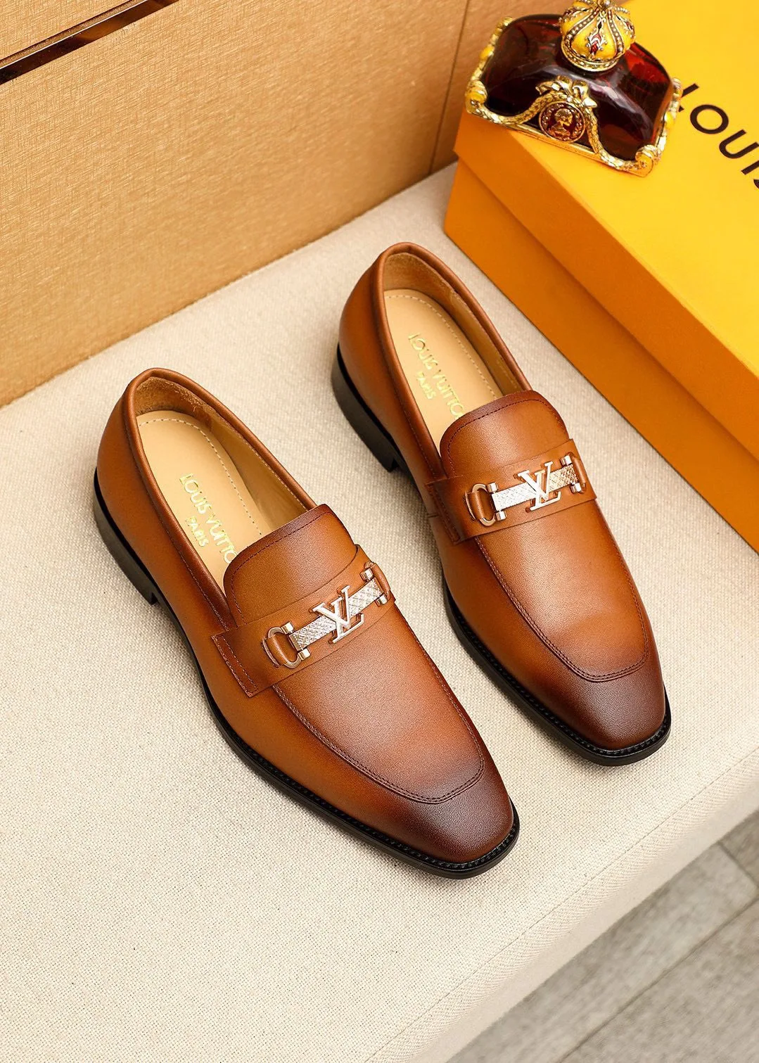 Refined Louis Vuitton Leather Shoes 422