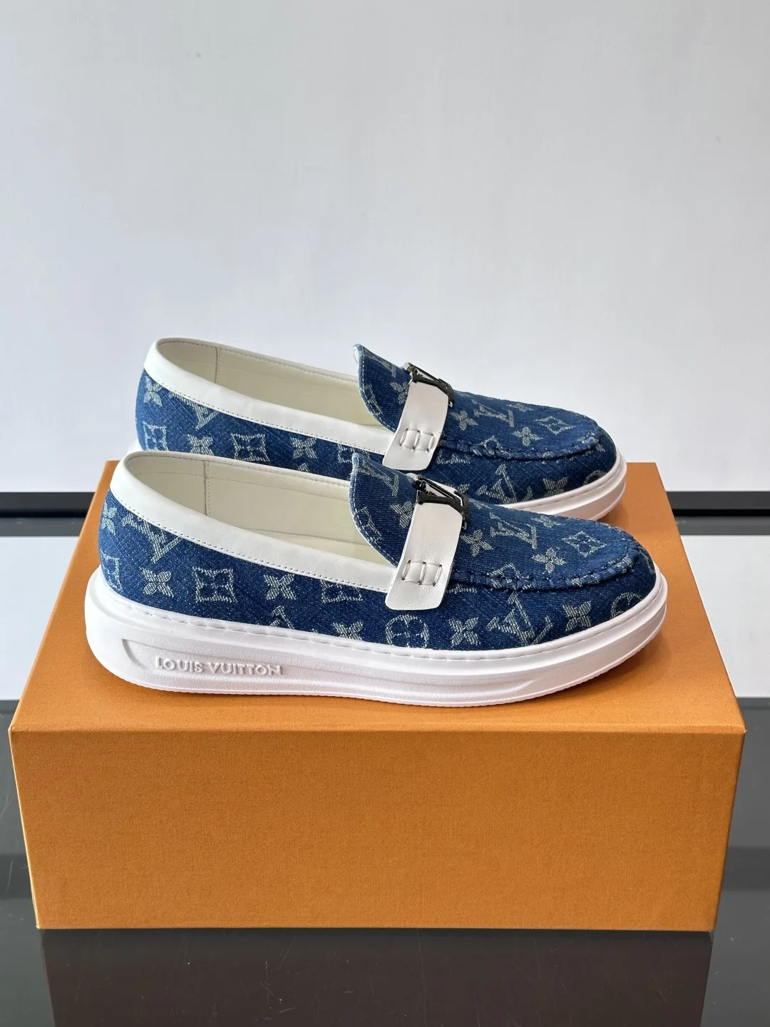 Louis Vuitton Loafers Durable 492