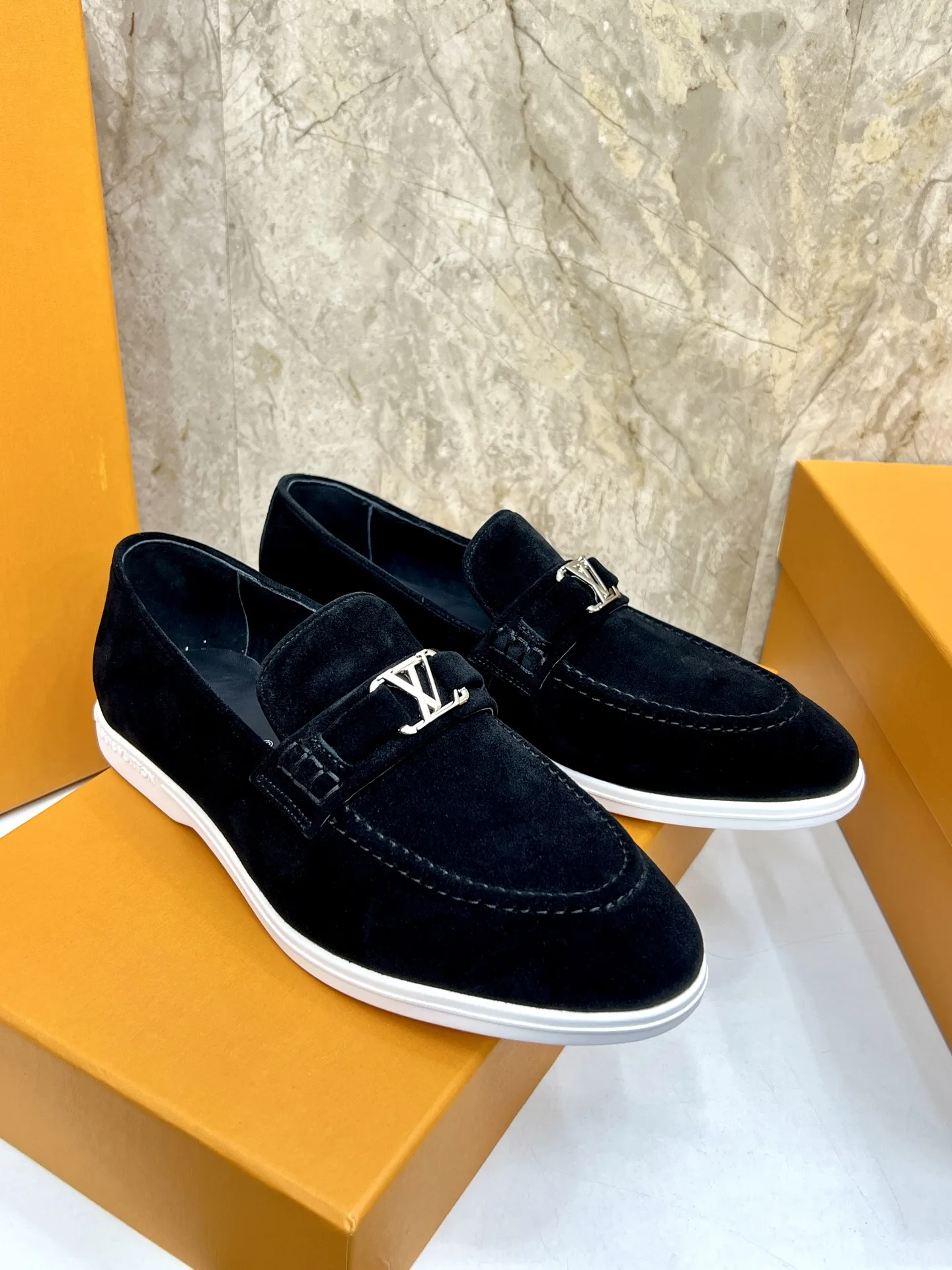 Fashionable Louis Vuitton Loafers 490