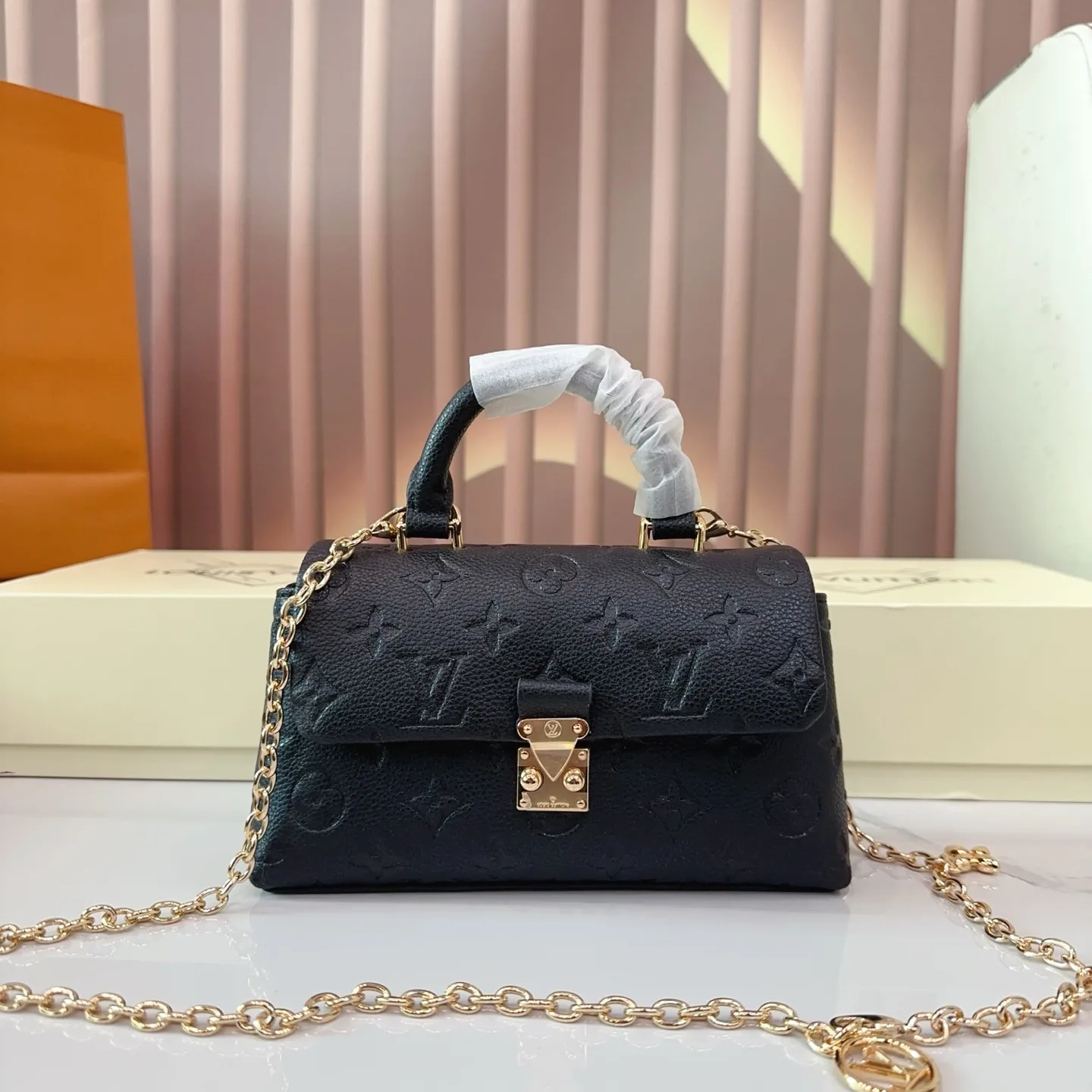 Louis Vuitton Messenger Bag Refined 516