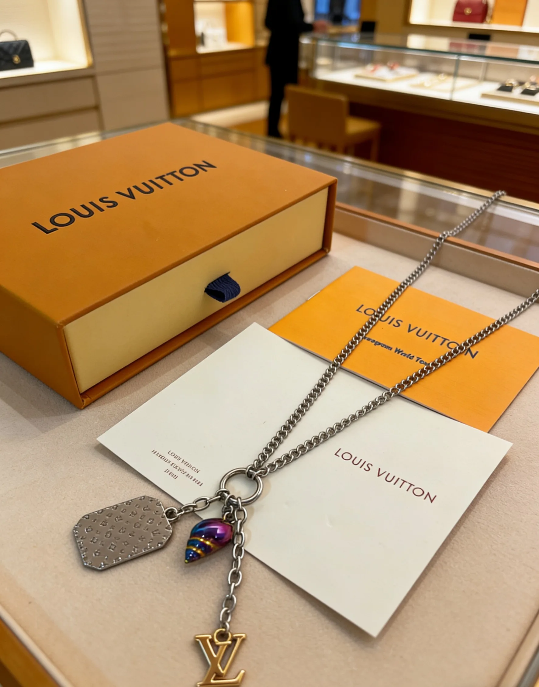 Louis Vuitton Necklace Lightweight 566