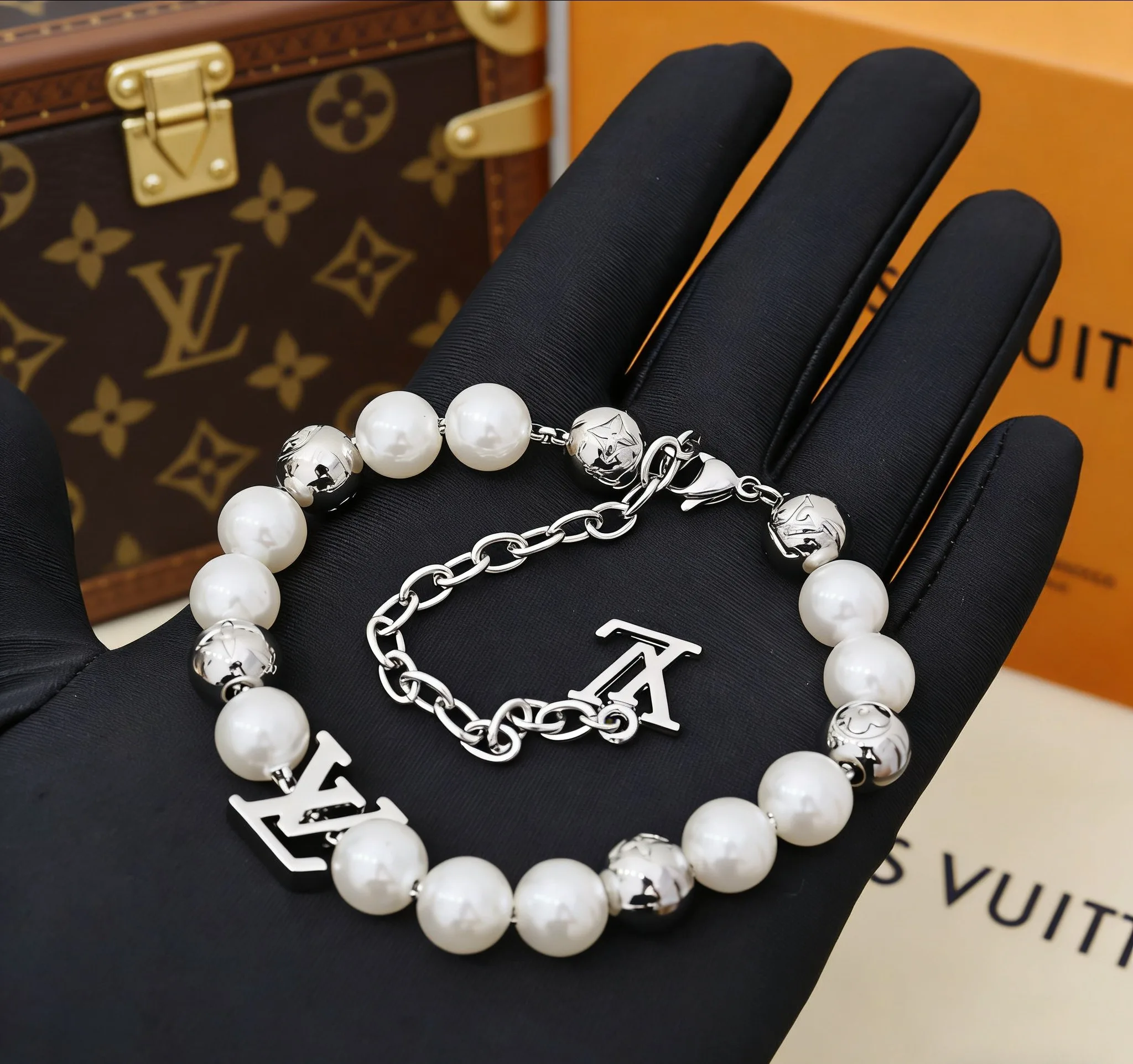Louis Vuitton Necklace Practical 582