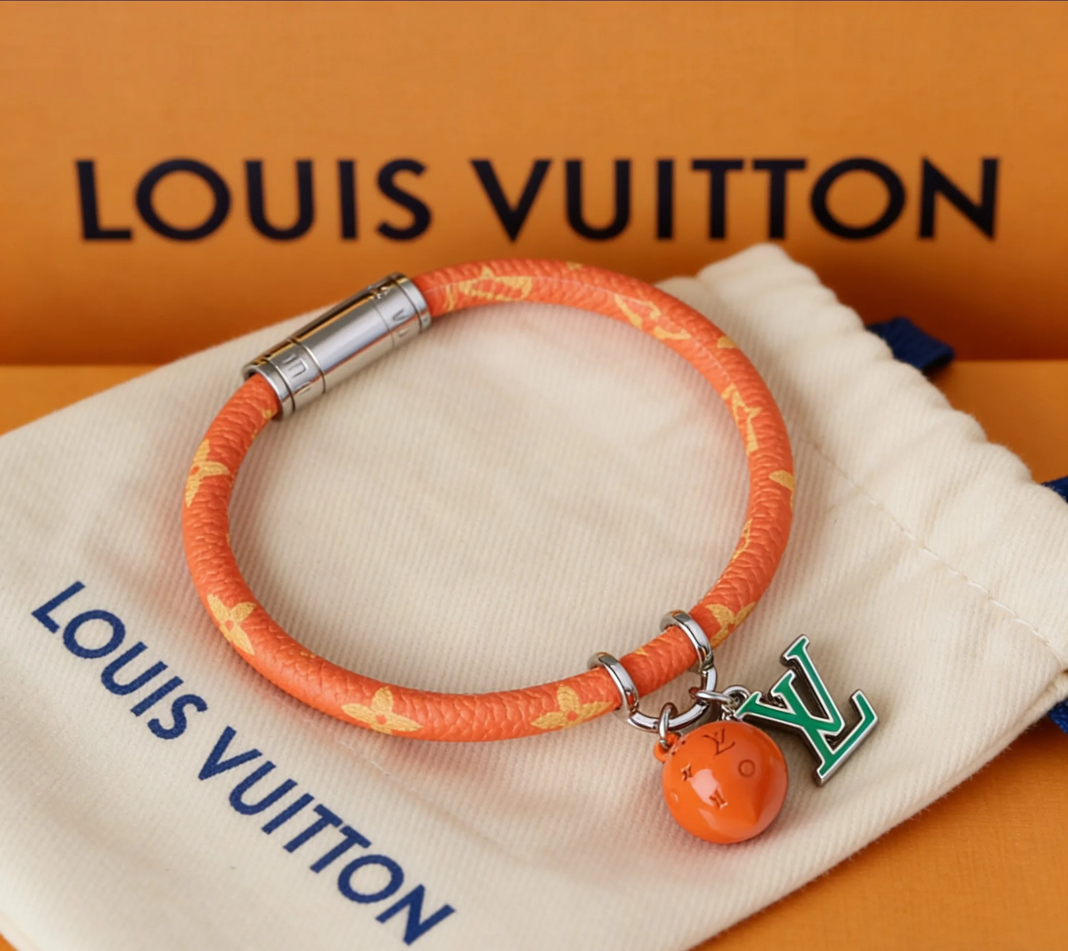 Classic Louis Vuitton Necklace 571