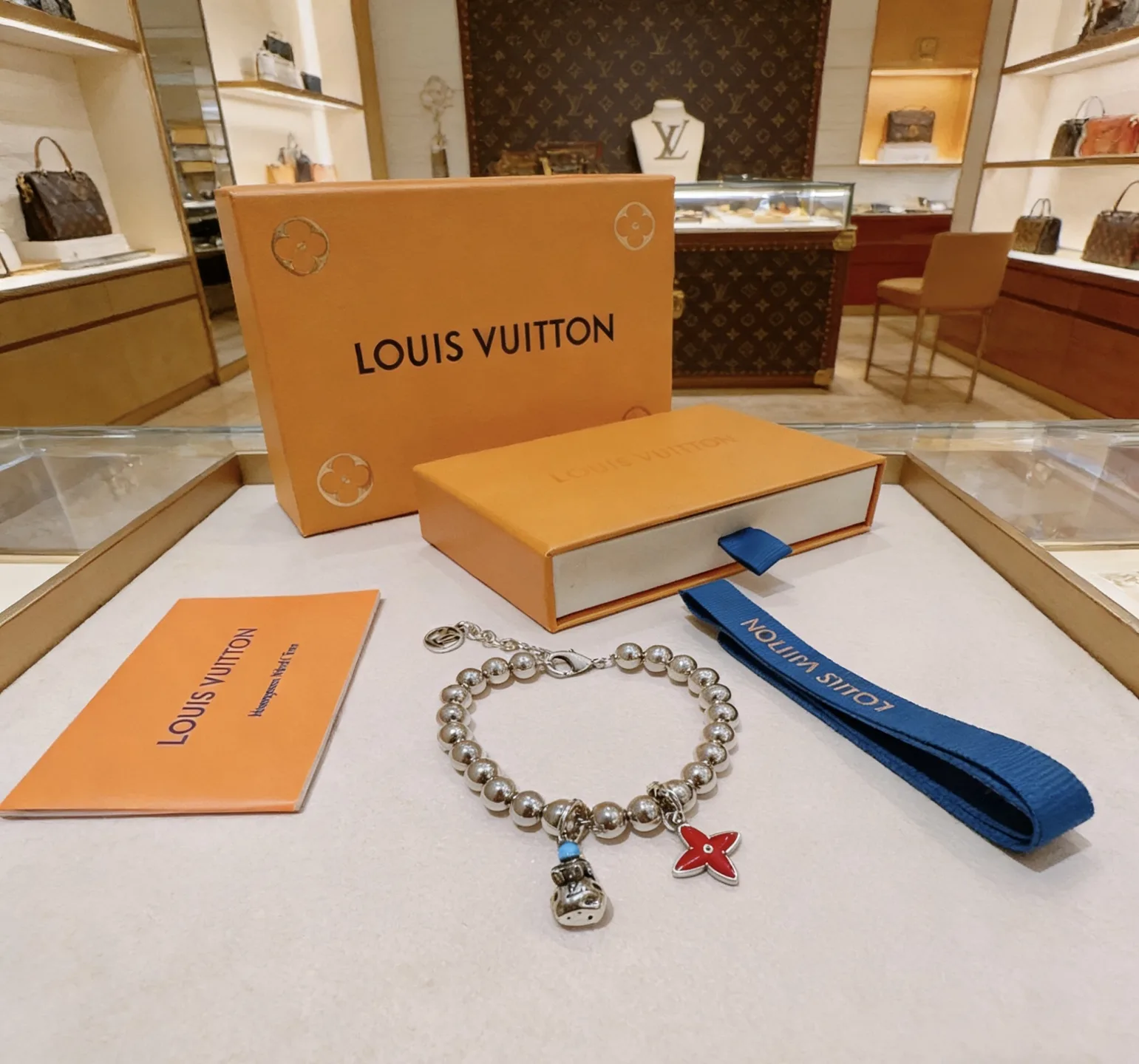 Effortless Louis Vuitton Necklace 538