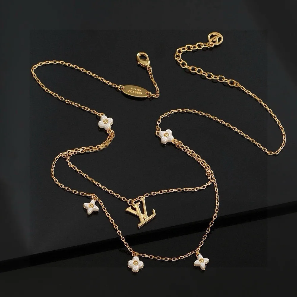 EyeCatching Louis Vuitton Necklace 575