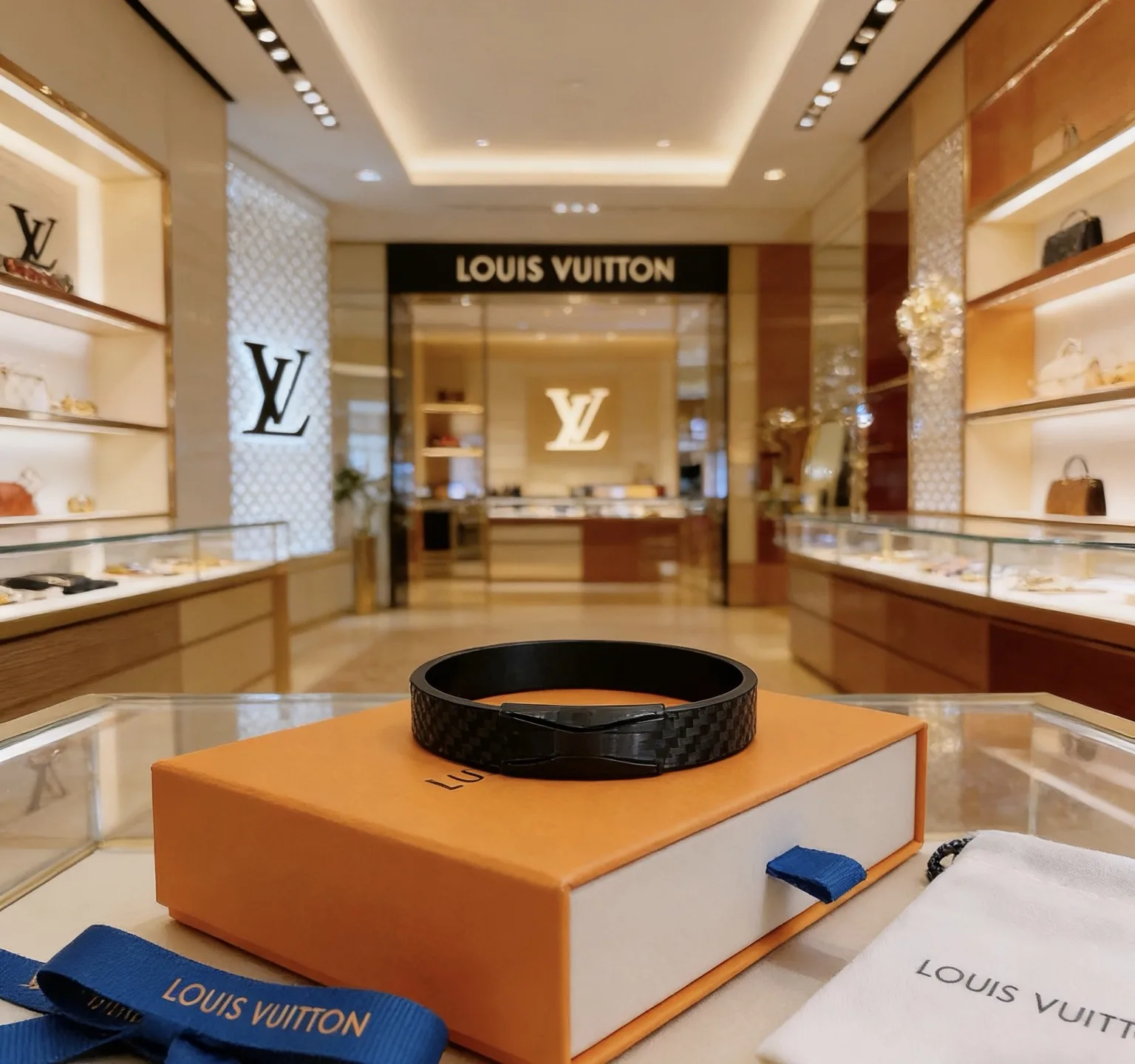 Louis Vuitton Necklace ComfortFit 541
