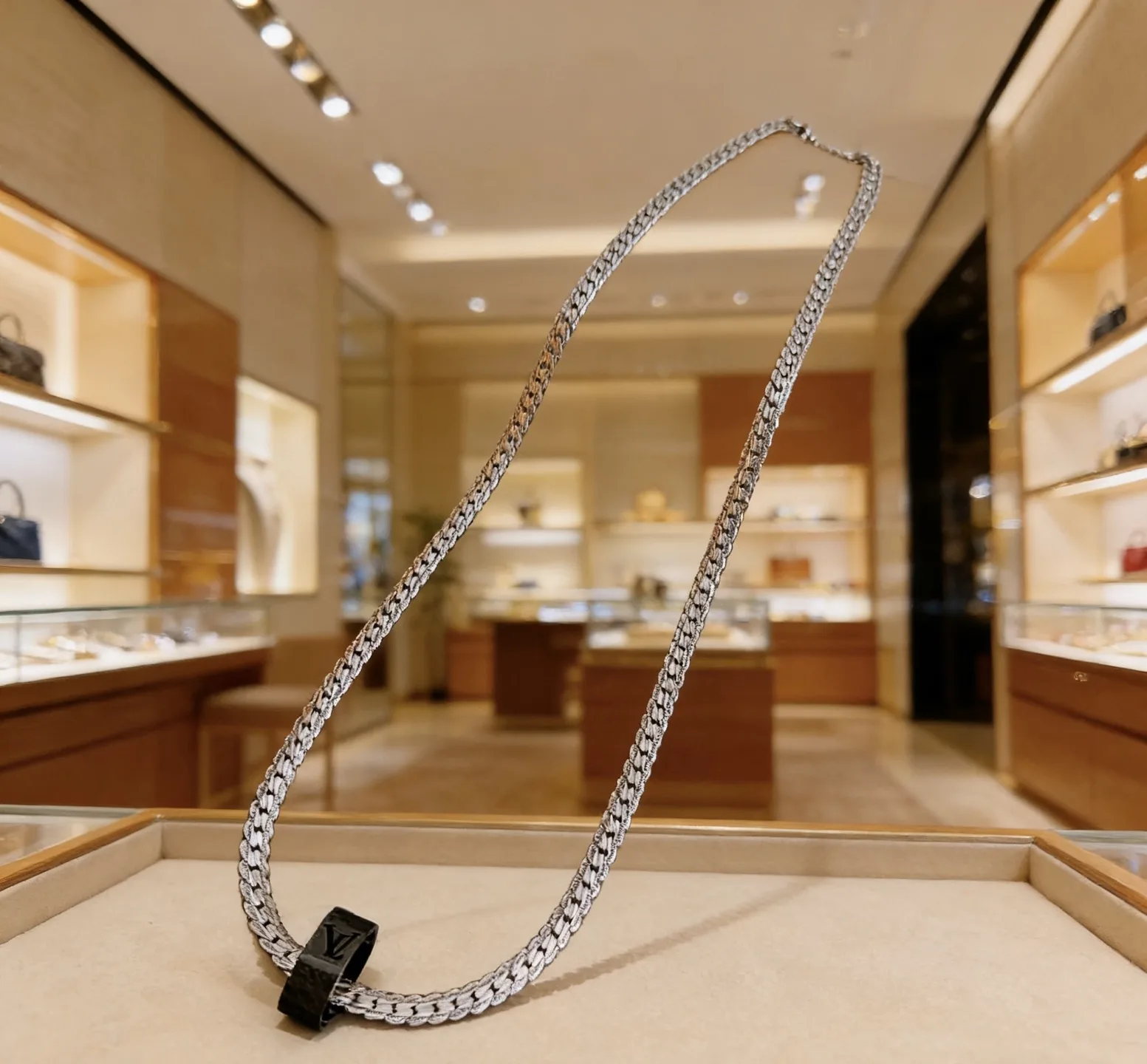 FreshLook Louis Vuitton Necklace 546