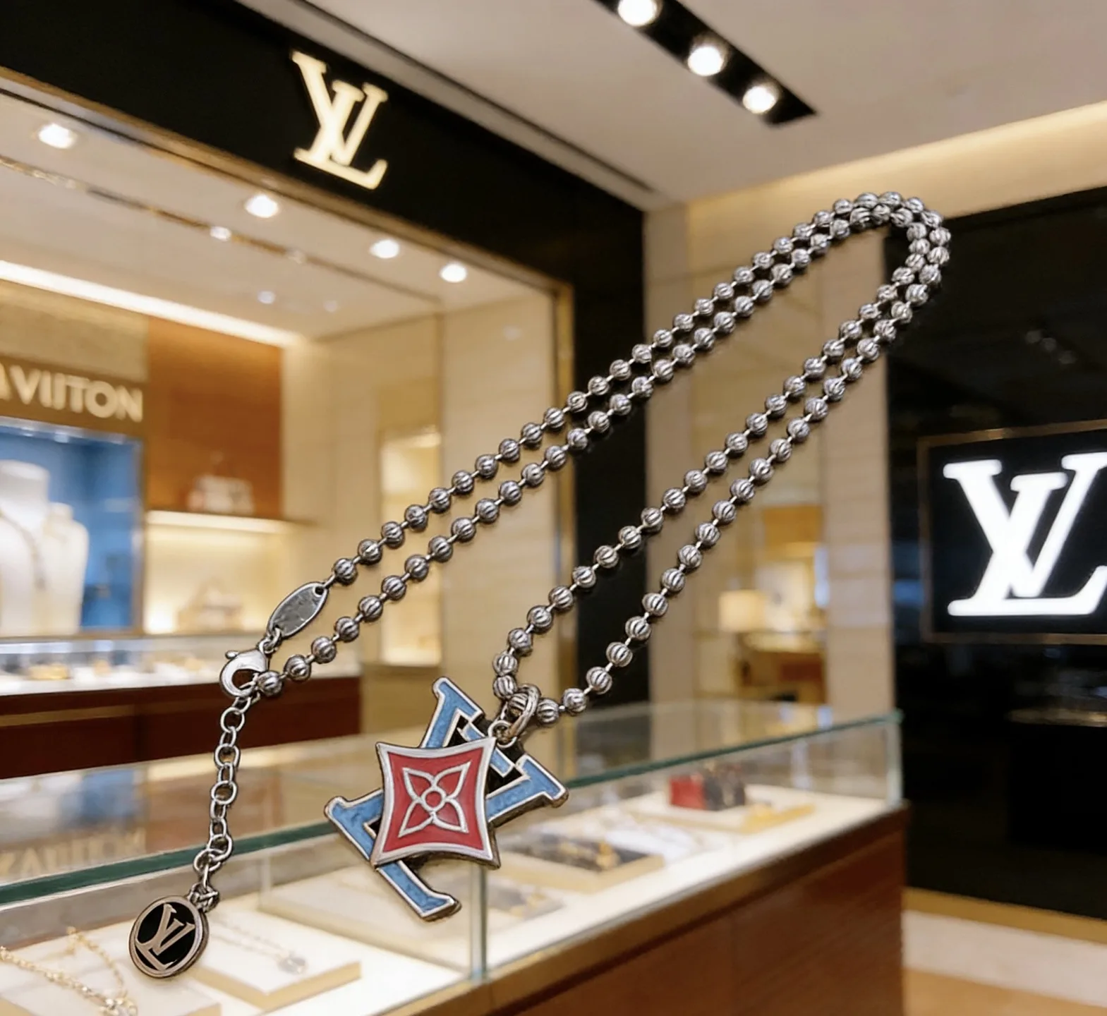 OdorResistant Louis Vuitton Necklace 545