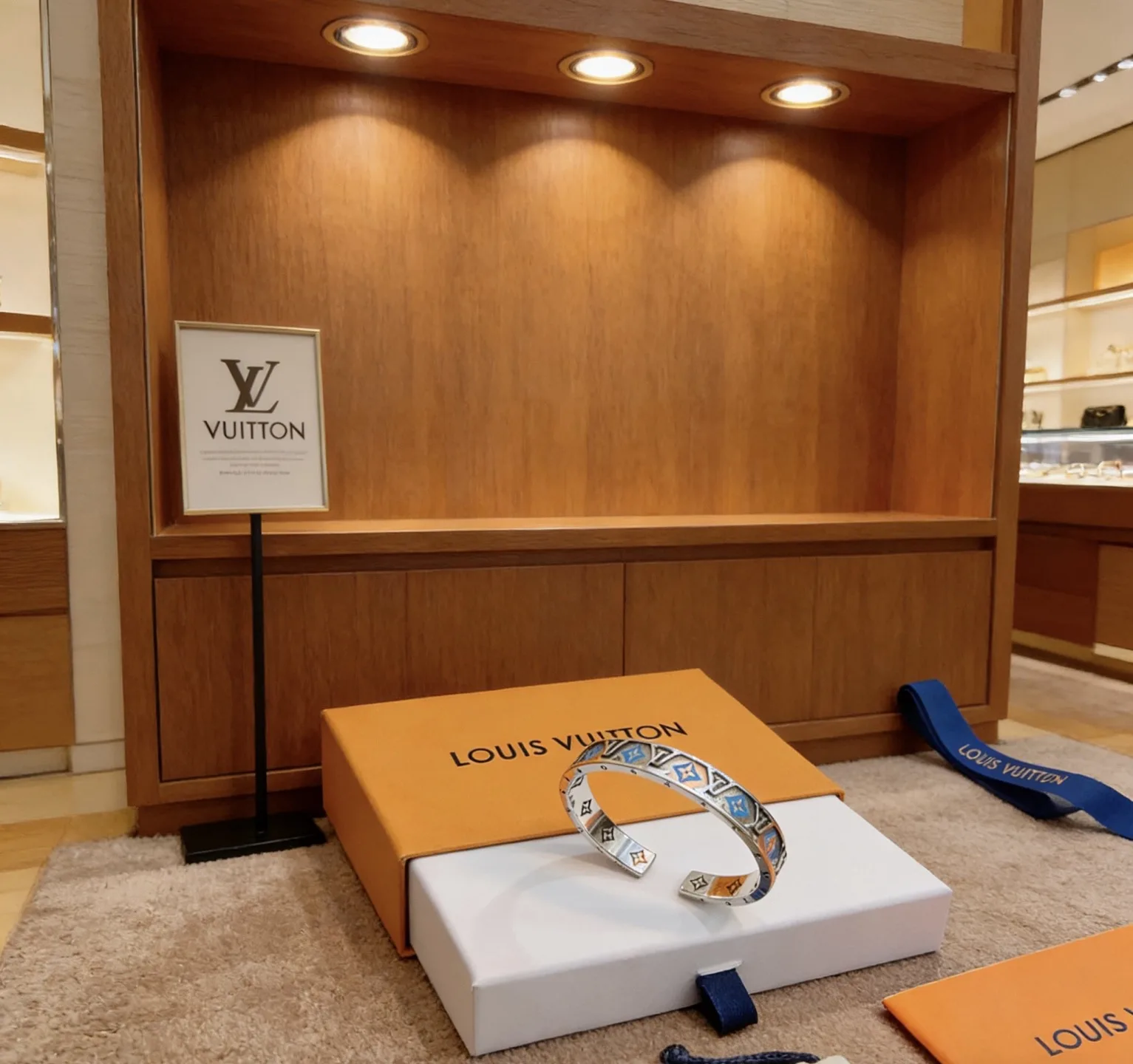Louis Vuitton Necklace ModernLook 562