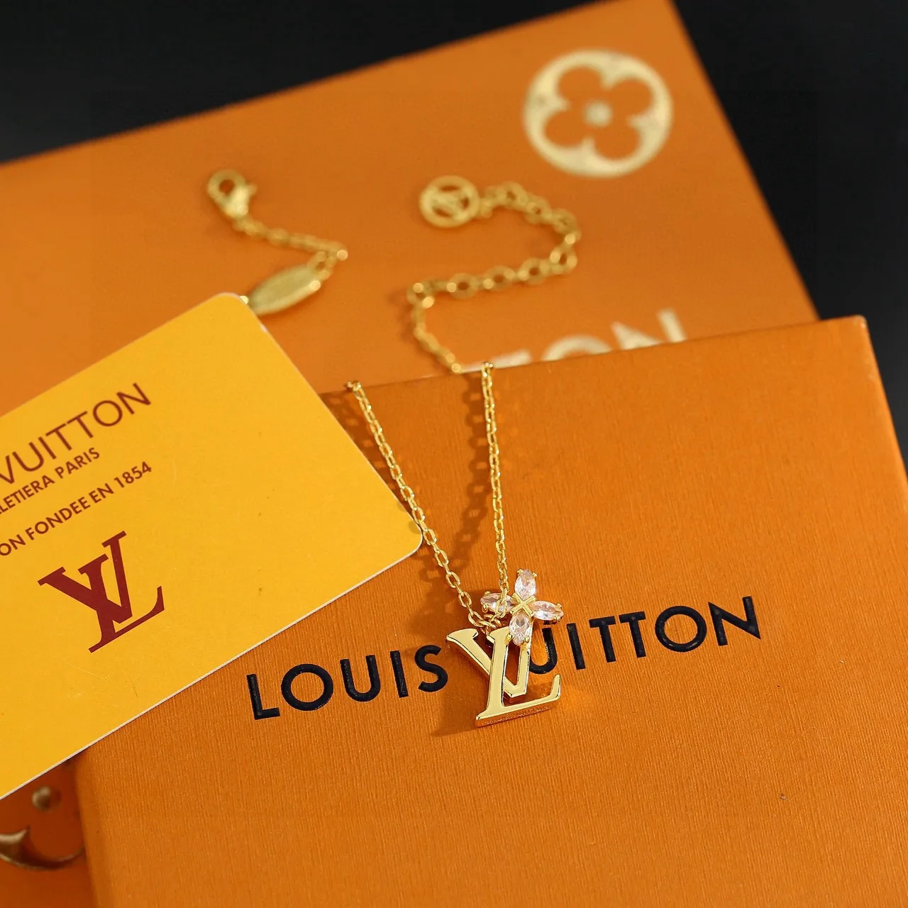 ModernLook Louis Vuitton Necklace 568
