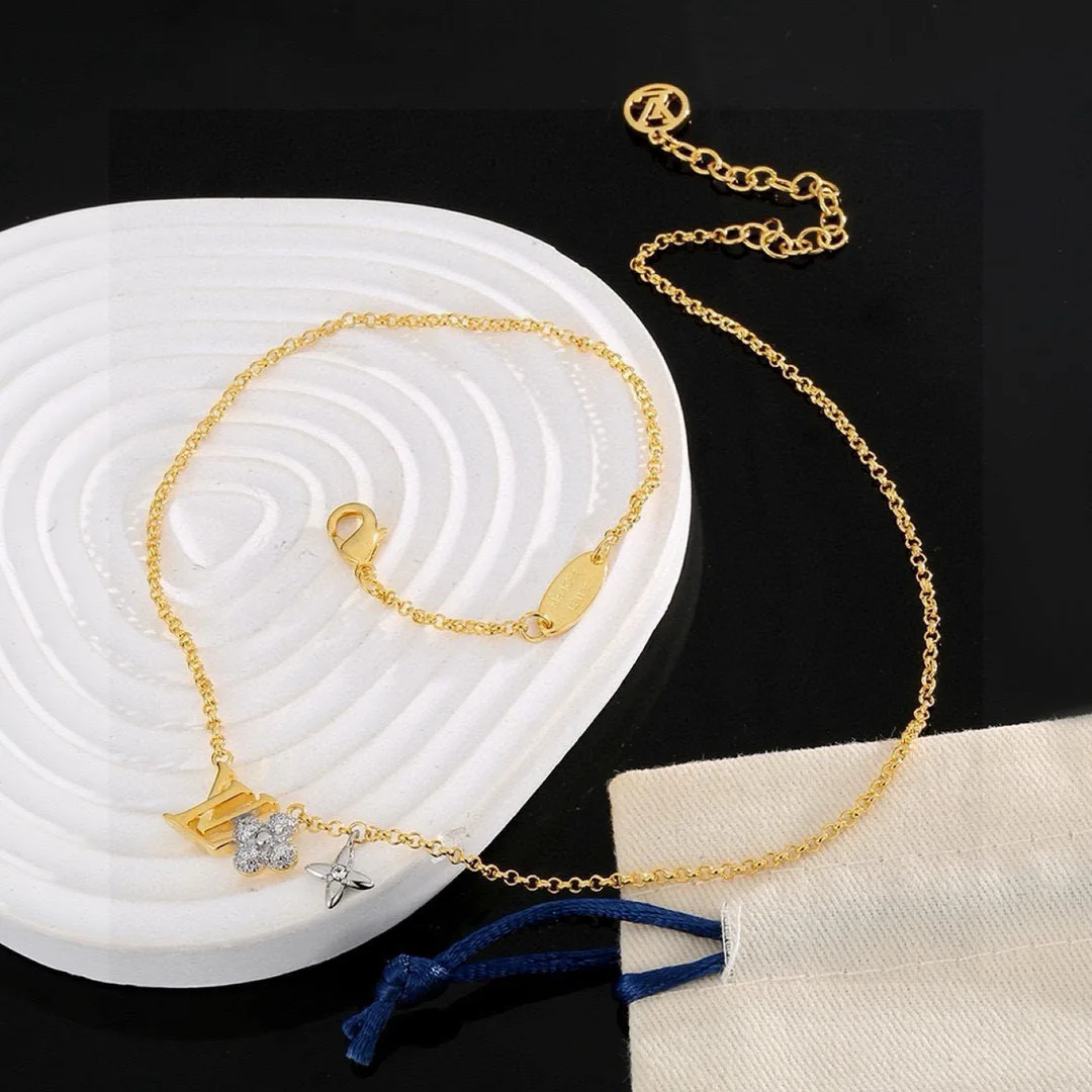 Premium Louis Vuitton Necklace 573