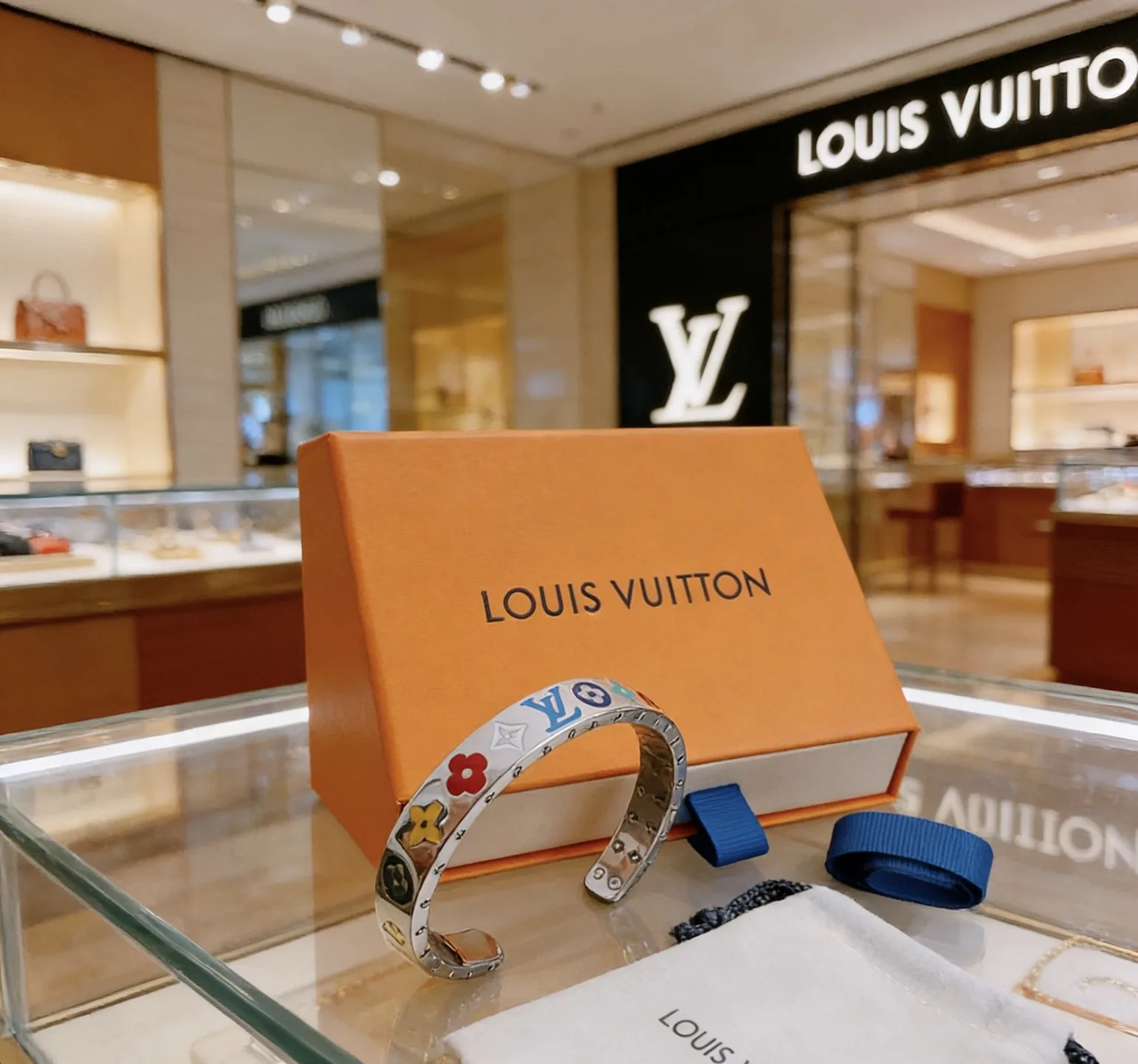 Soft Louis Vuitton Necklace 565