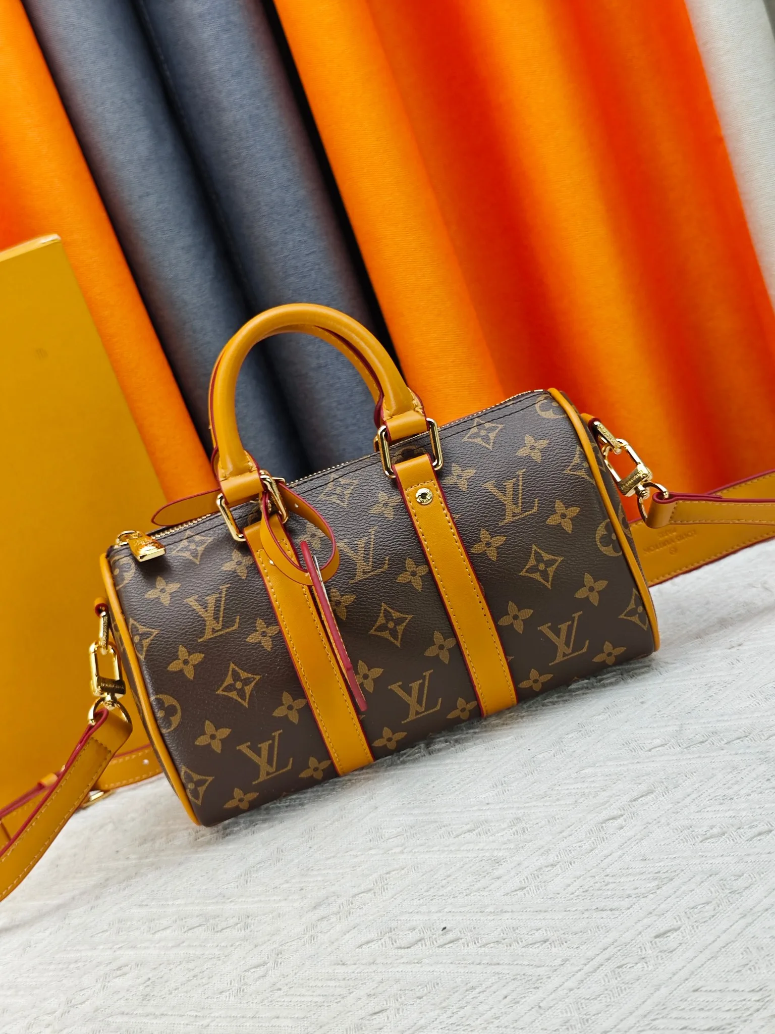 Unisex Louis Vuitton Pillow 594