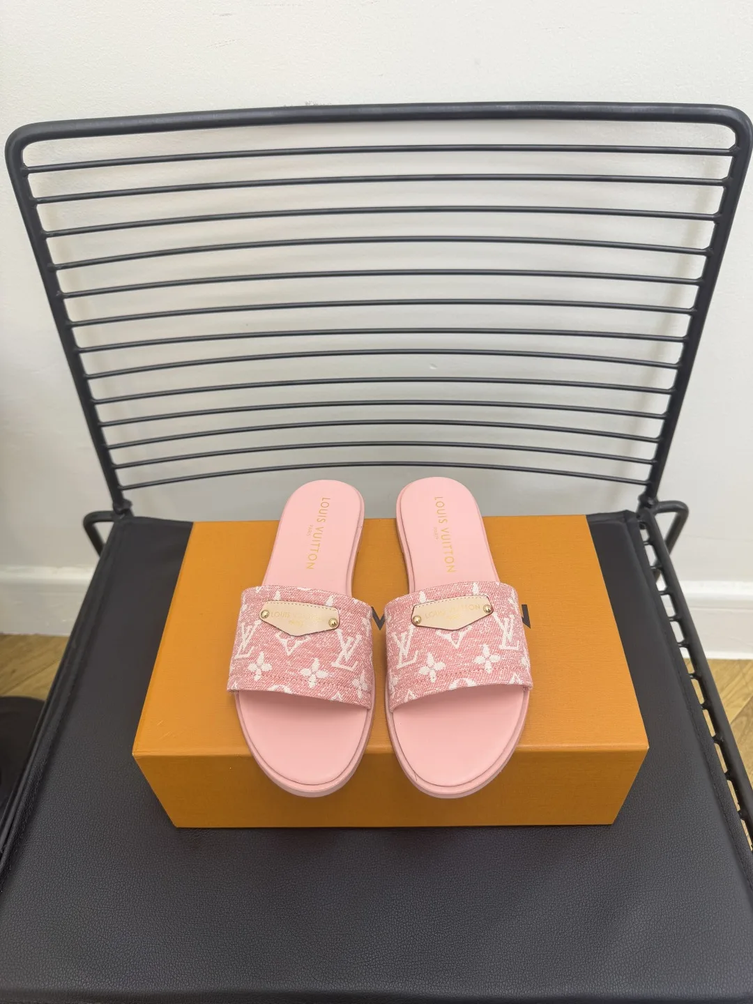 Durable Louis Vuitton Sandals 605