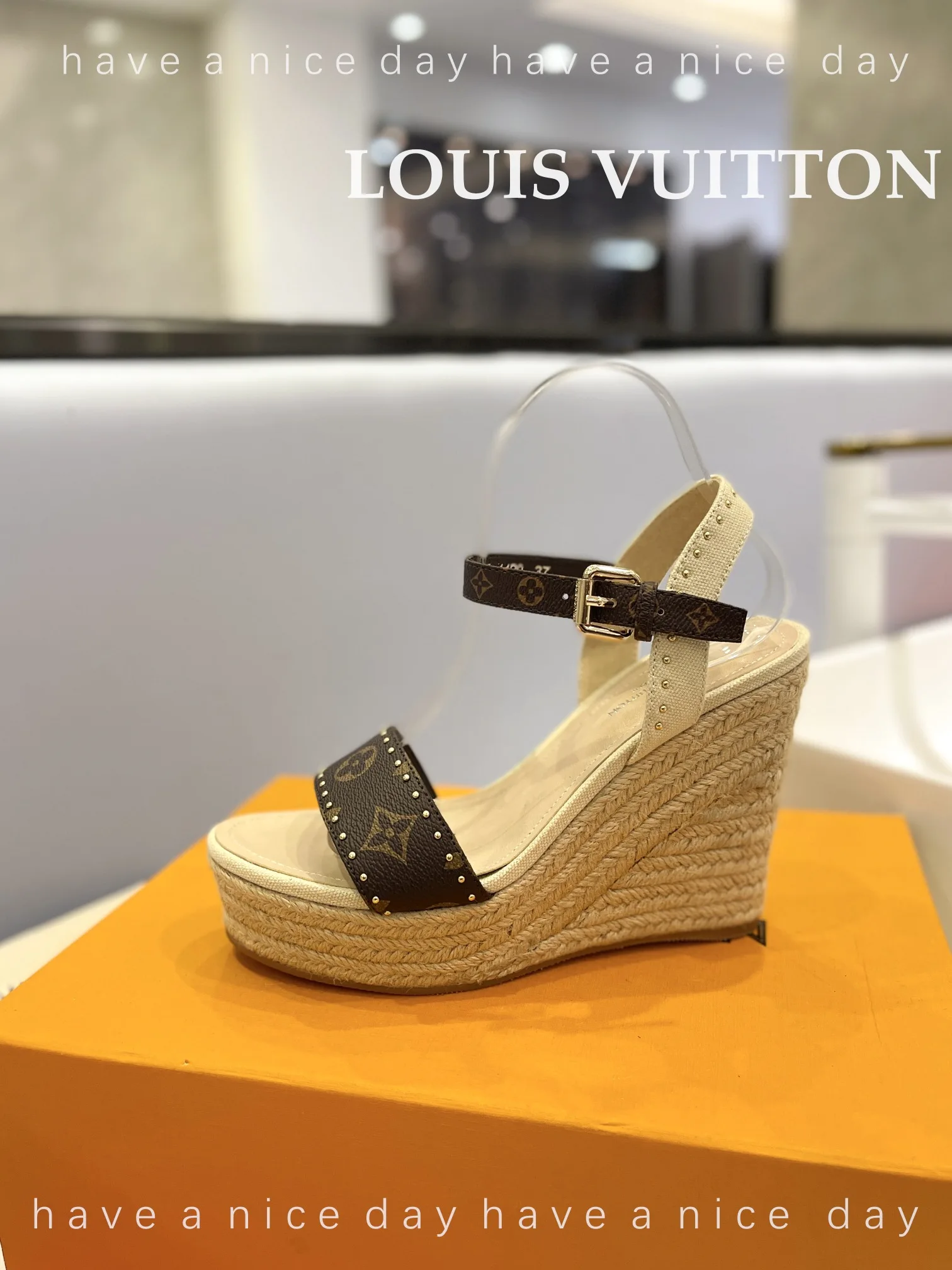 Chic Louis Vuitton Sandals 608